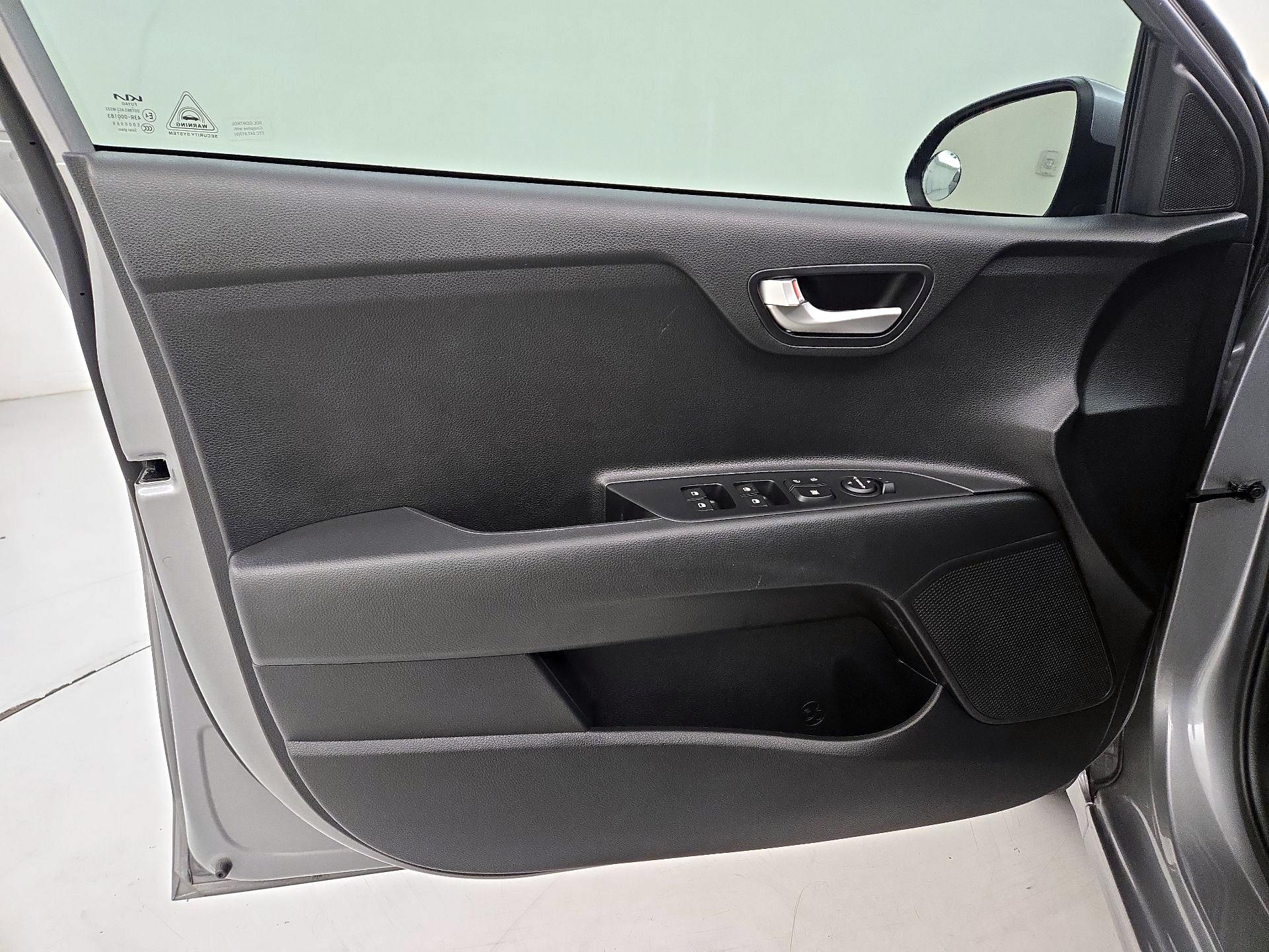 Thumbnail: 2023 Kia Rio - 12