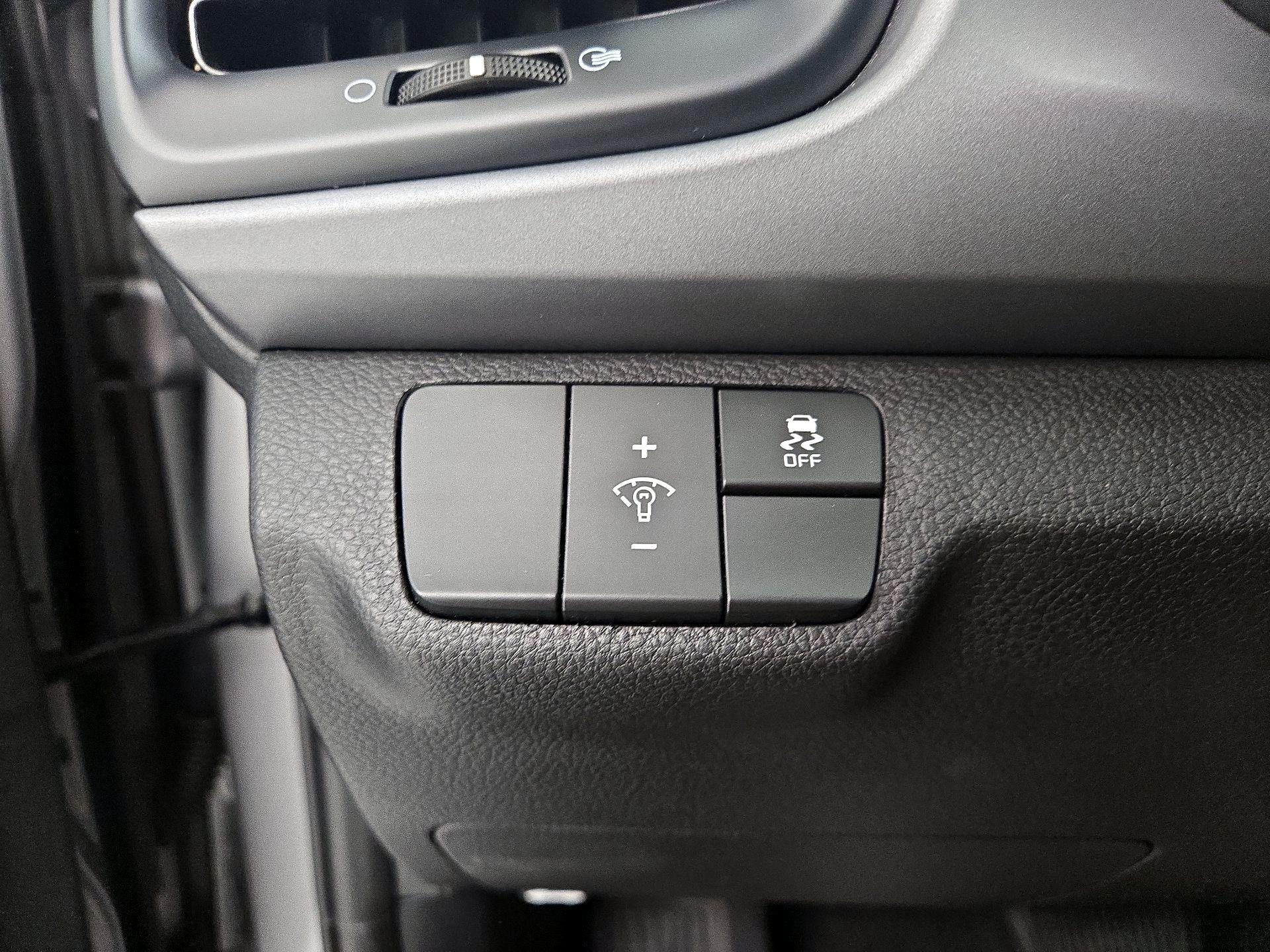 Thumbnail: 2023 Kia Rio - 13