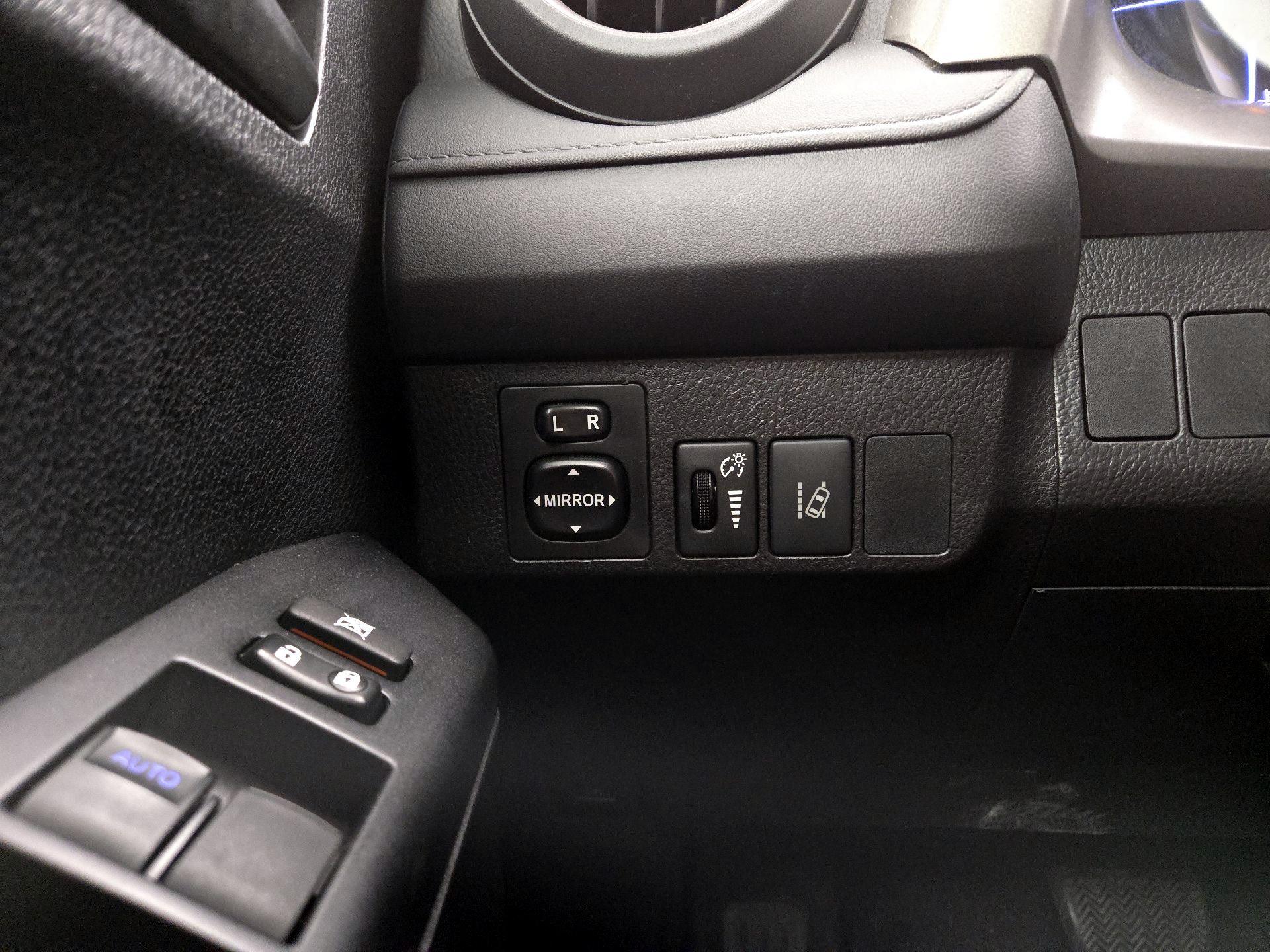 Thumbnail: 2018 Toyota RAV4 - 13