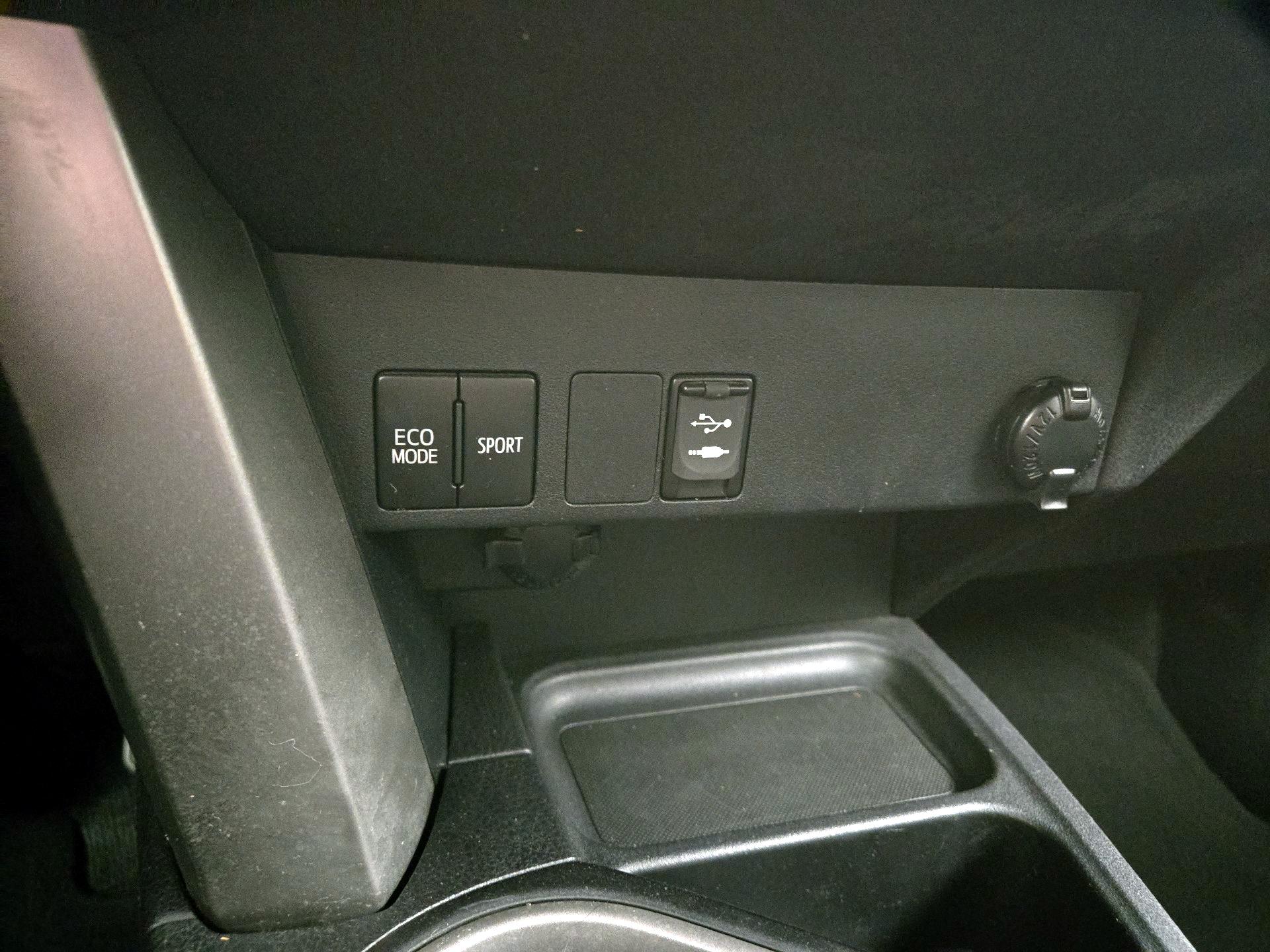 Thumbnail: 2018 Toyota RAV4 - 18