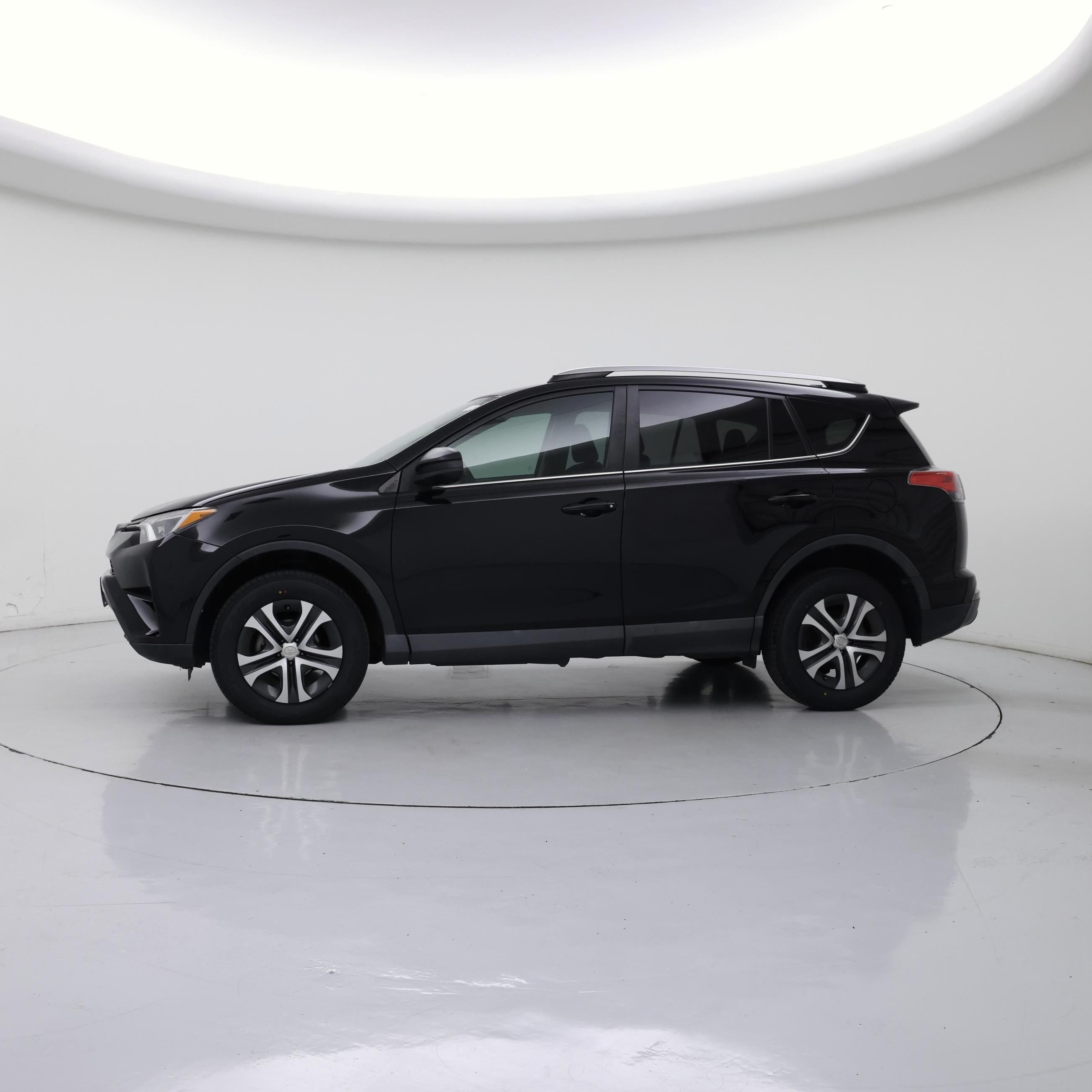 Thumbnail: 2018 Toyota RAV4 - 3