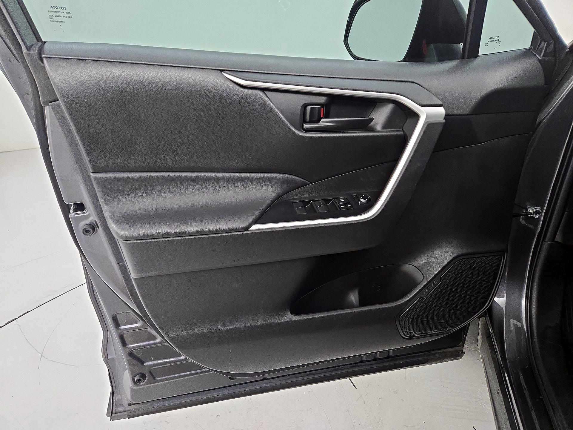 Thumbnail: 2022 Toyota RAV4 - 12