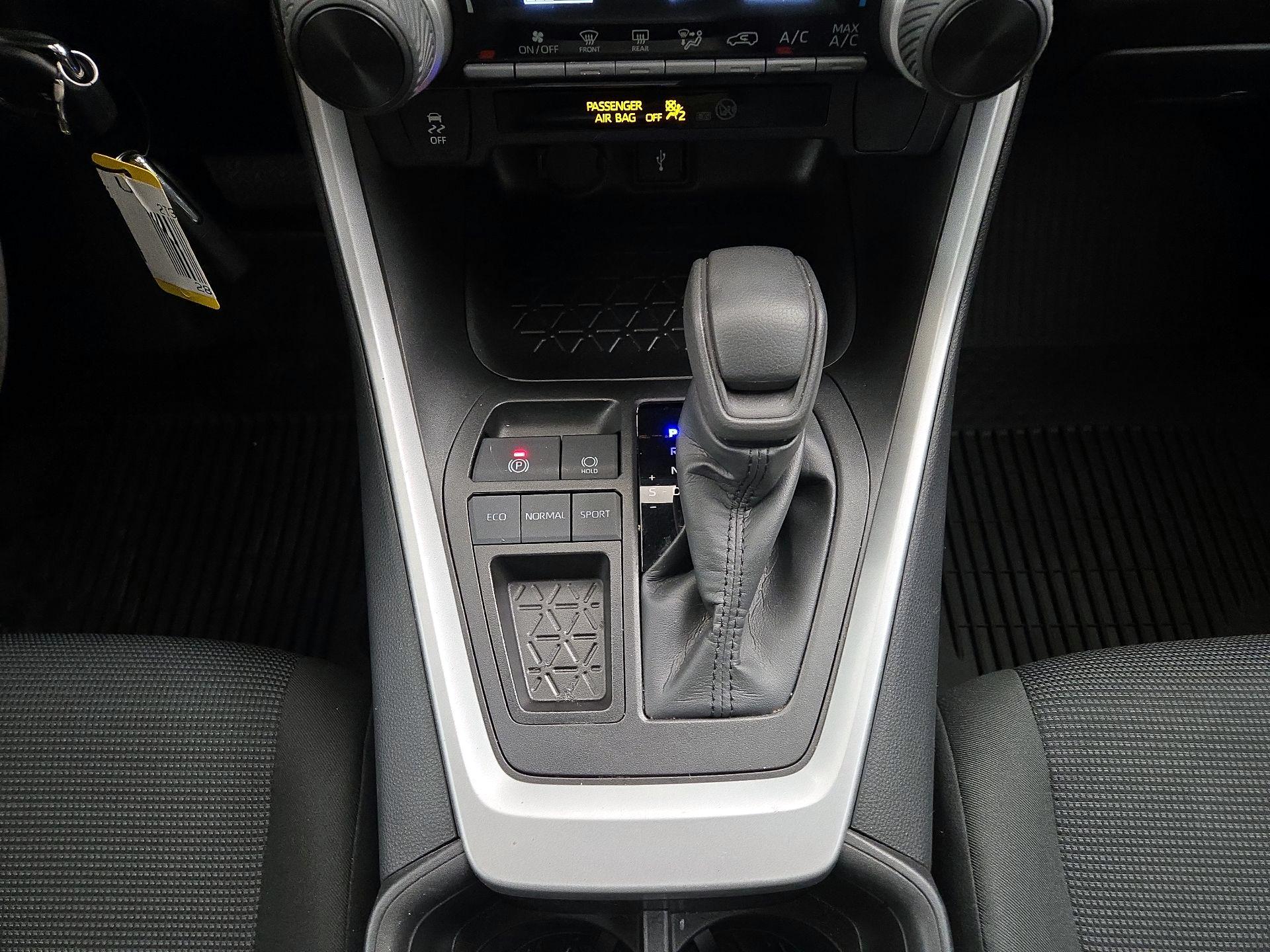 Thumbnail: 2022 Toyota RAV4 - 17