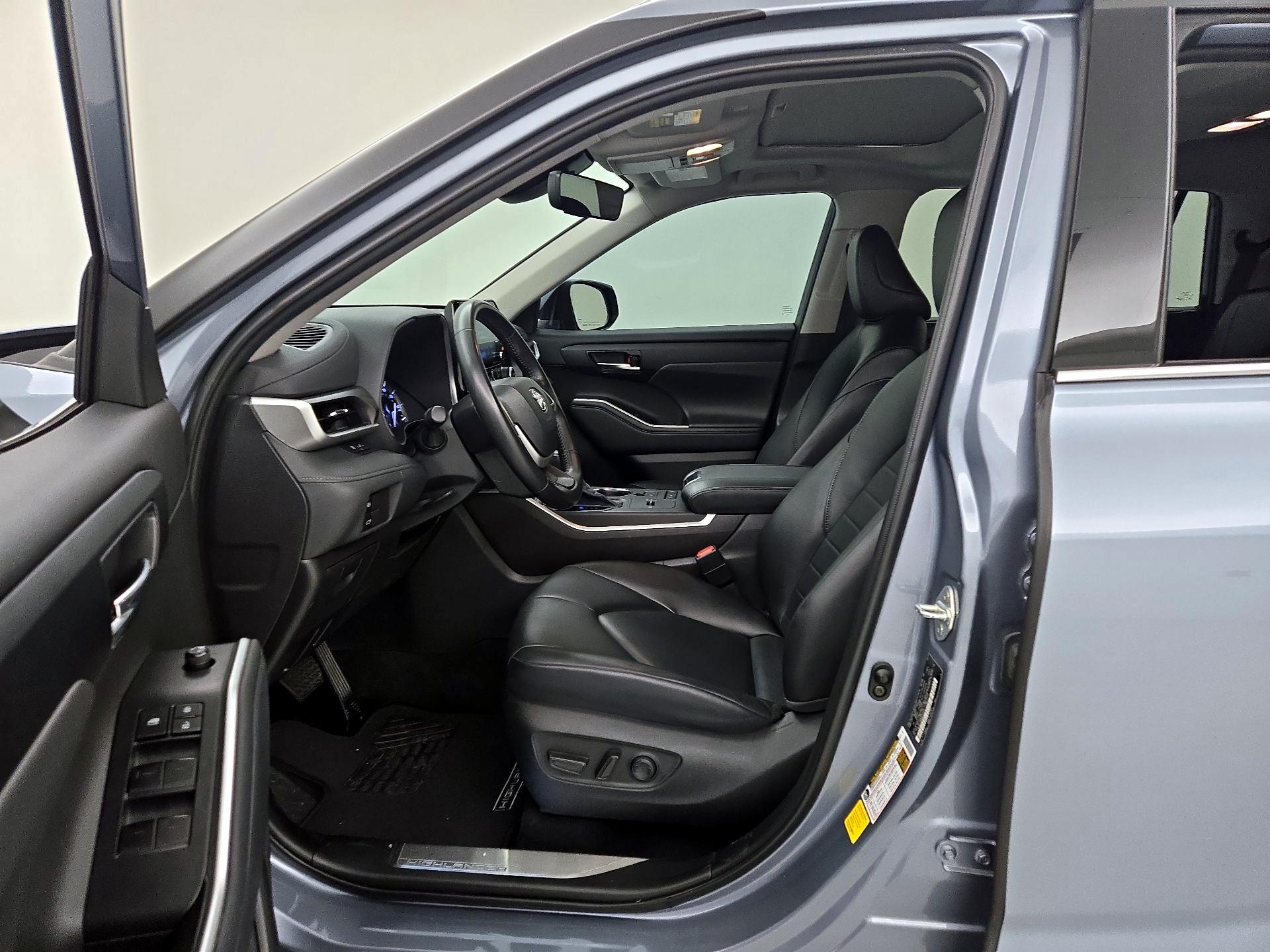 Thumbnail: 2022 Toyota Highlander - 11