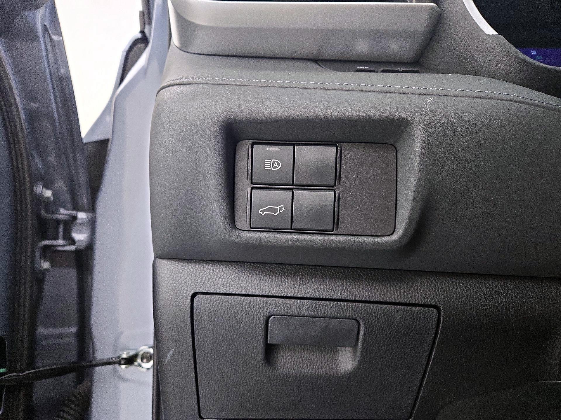 Thumbnail: 2022 Toyota Highlander - 13