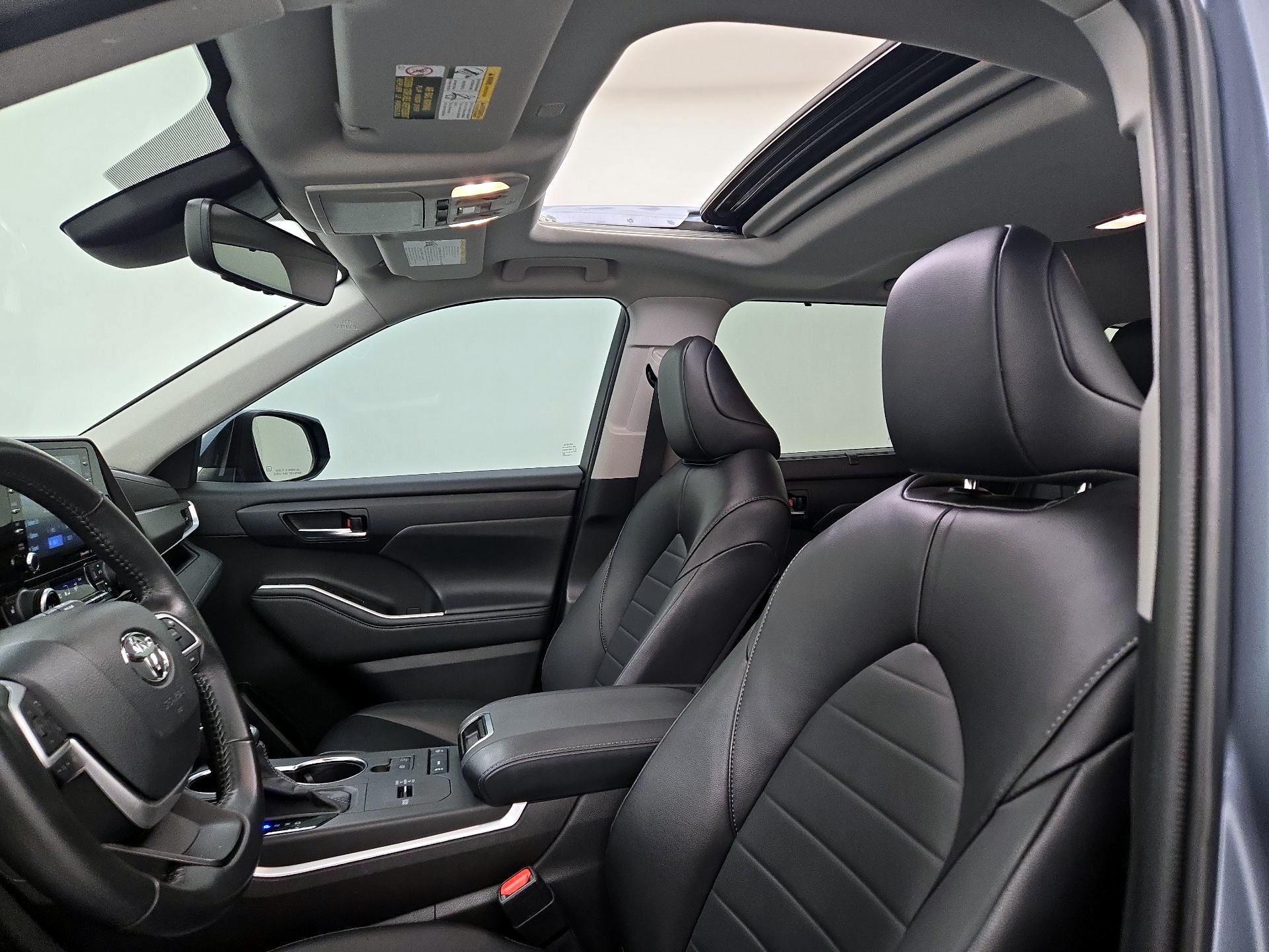 Thumbnail: 2022 Toyota Highlander - 19