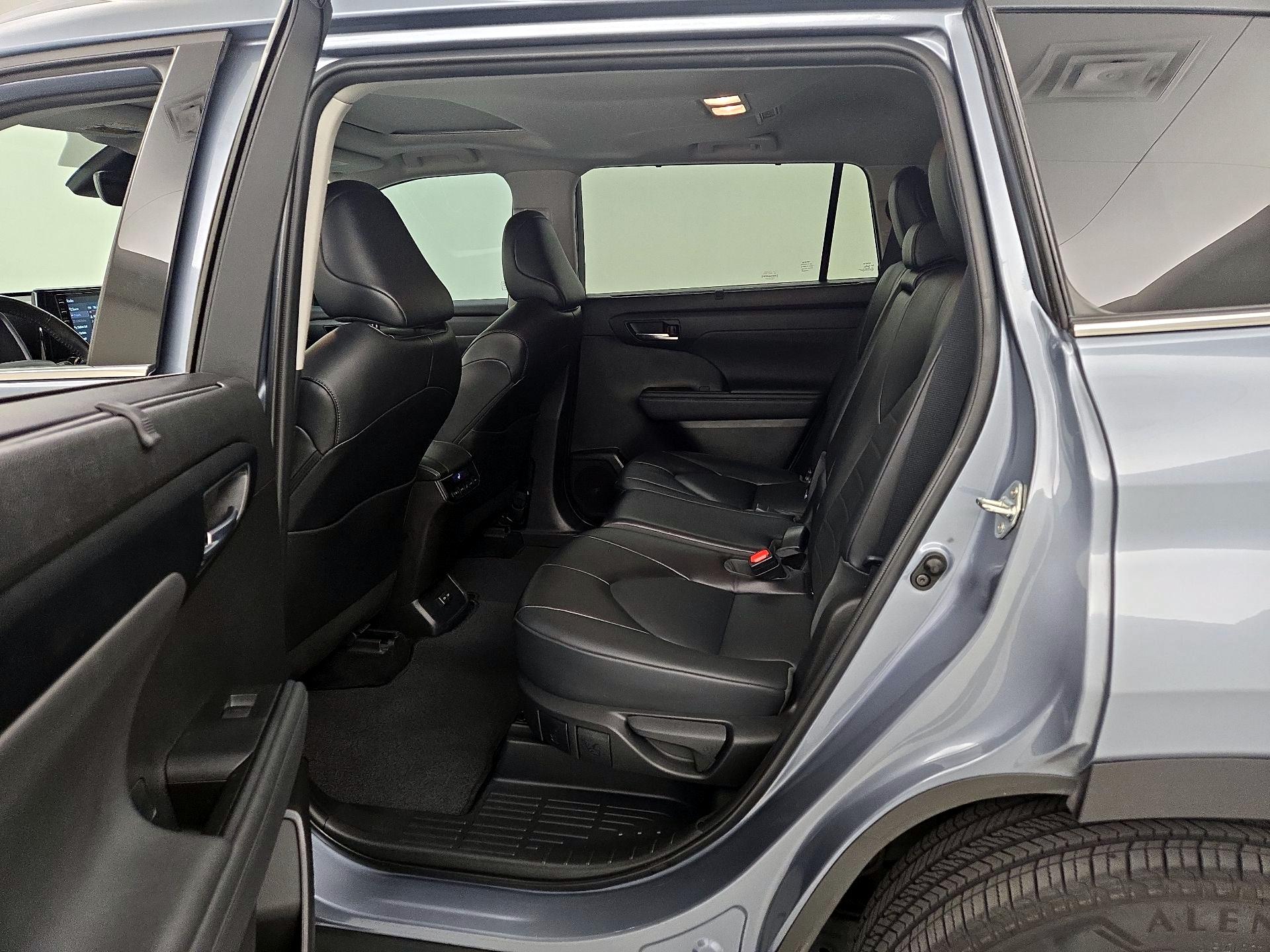 Thumbnail: 2022 Toyota Highlander - 20