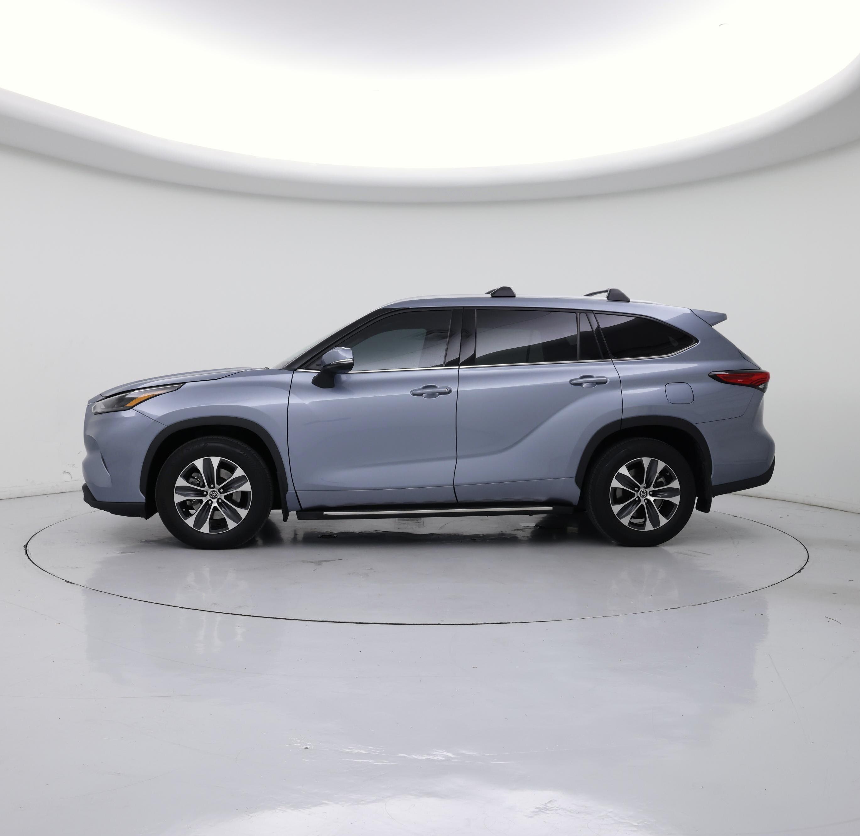 Thumbnail: 2022 Toyota Highlander - 3