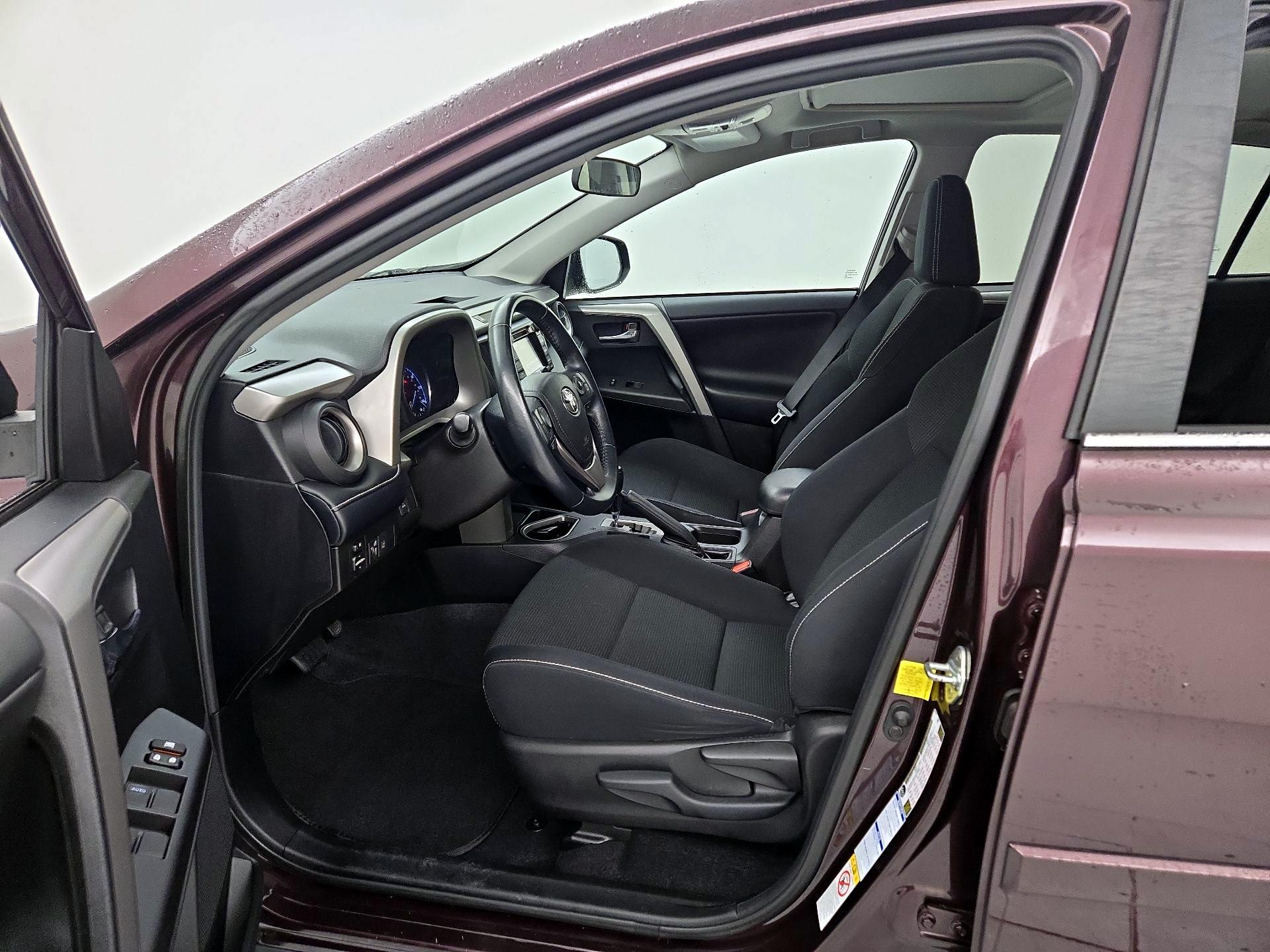 Thumbnail: 2018 Toyota RAV4 - 11