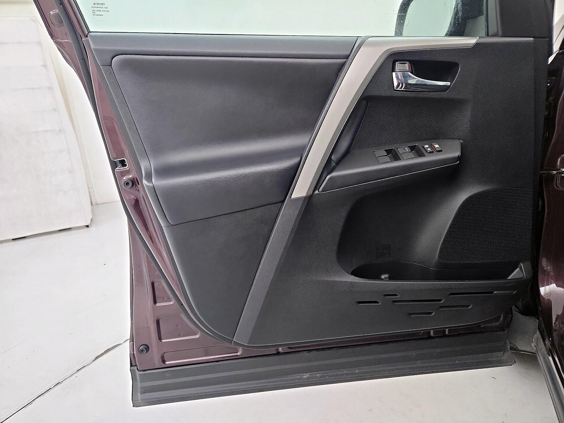 Thumbnail: 2018 Toyota RAV4 - 12