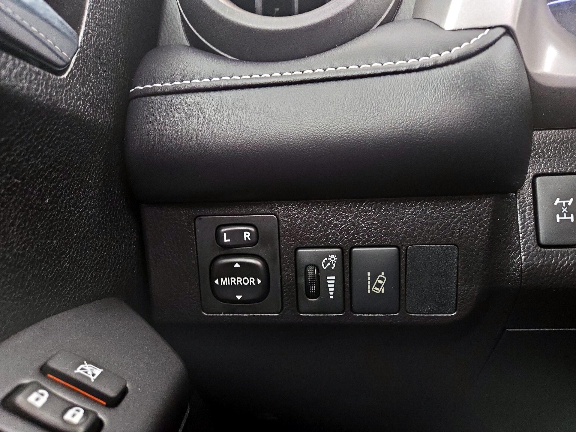 Thumbnail: 2018 Toyota RAV4 - 13