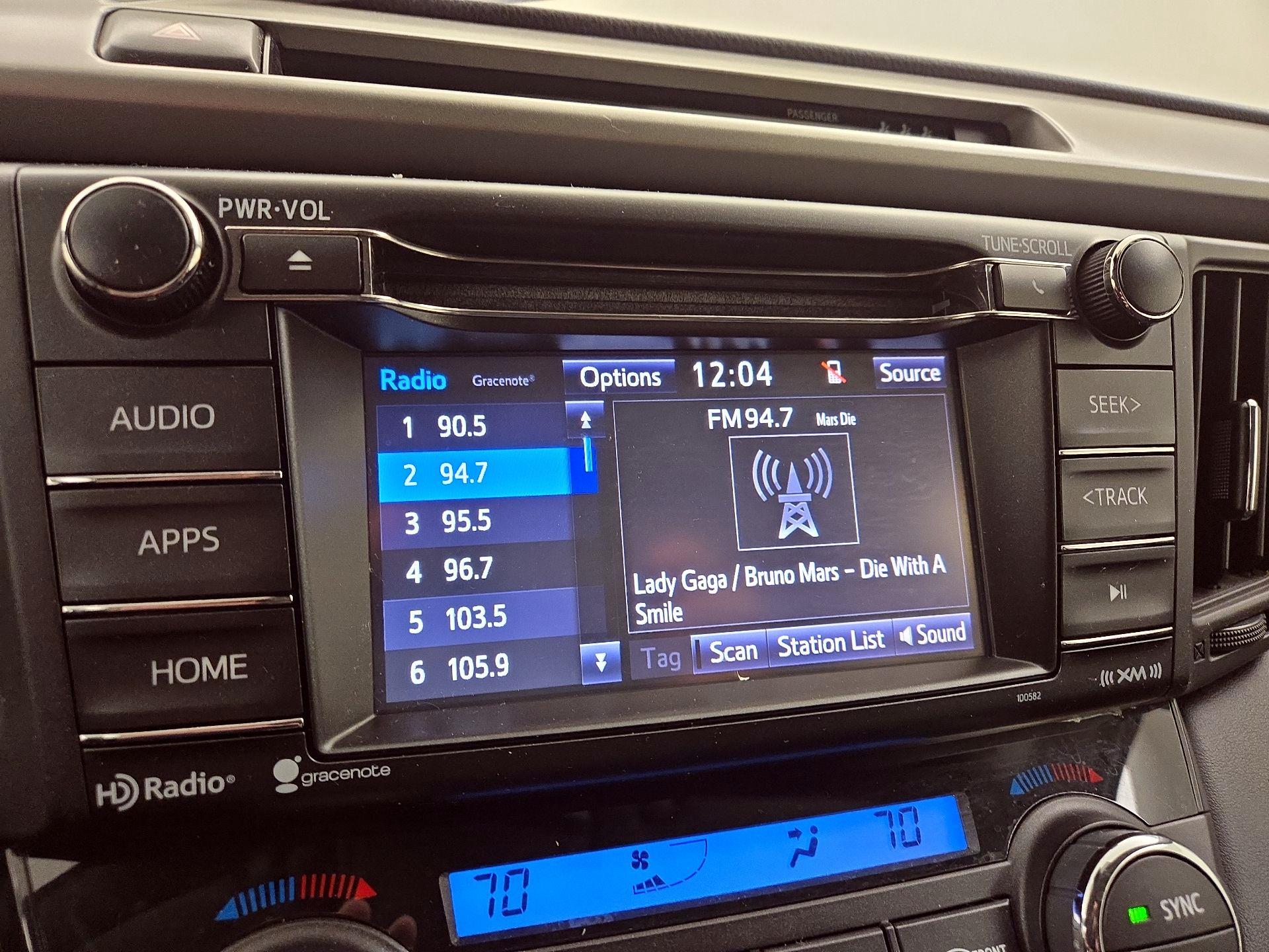 Thumbnail: 2018 Toyota RAV4 - 15