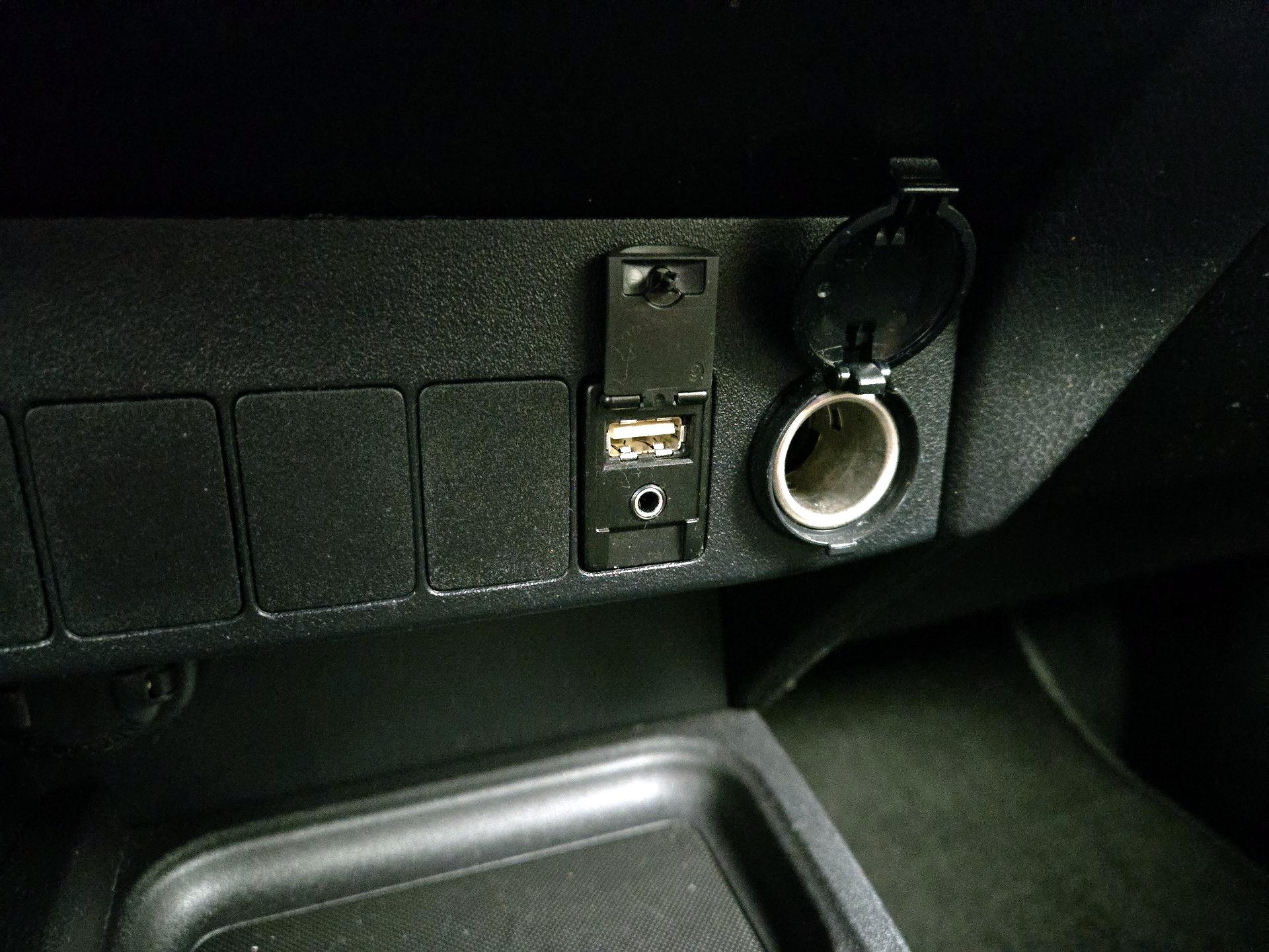 Thumbnail: 2018 Toyota RAV4 - 18