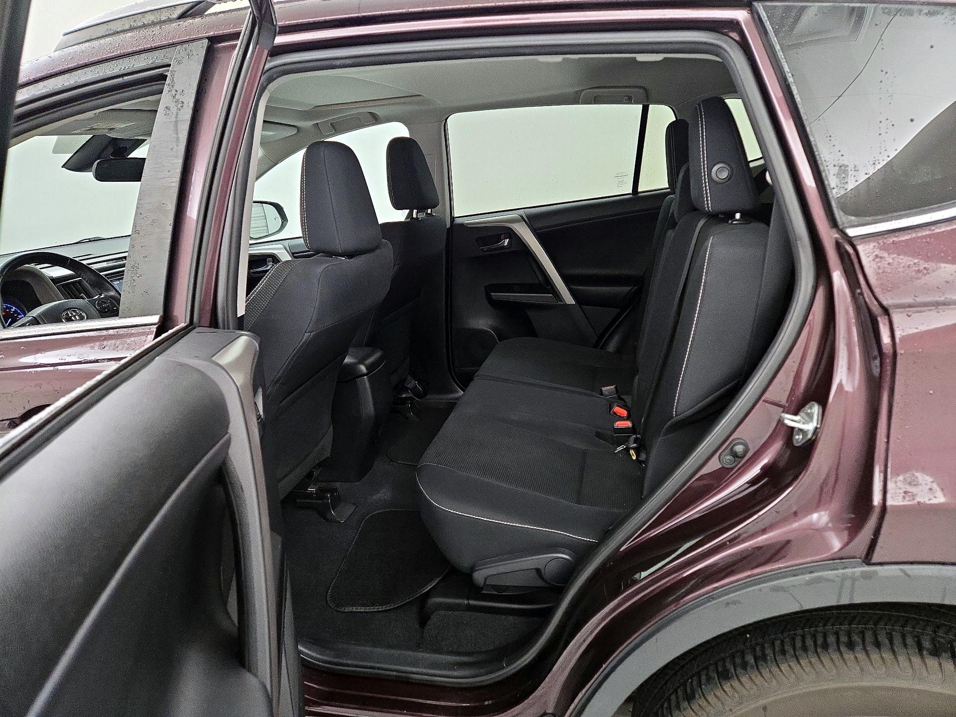 Thumbnail: 2018 Toyota RAV4 - 20