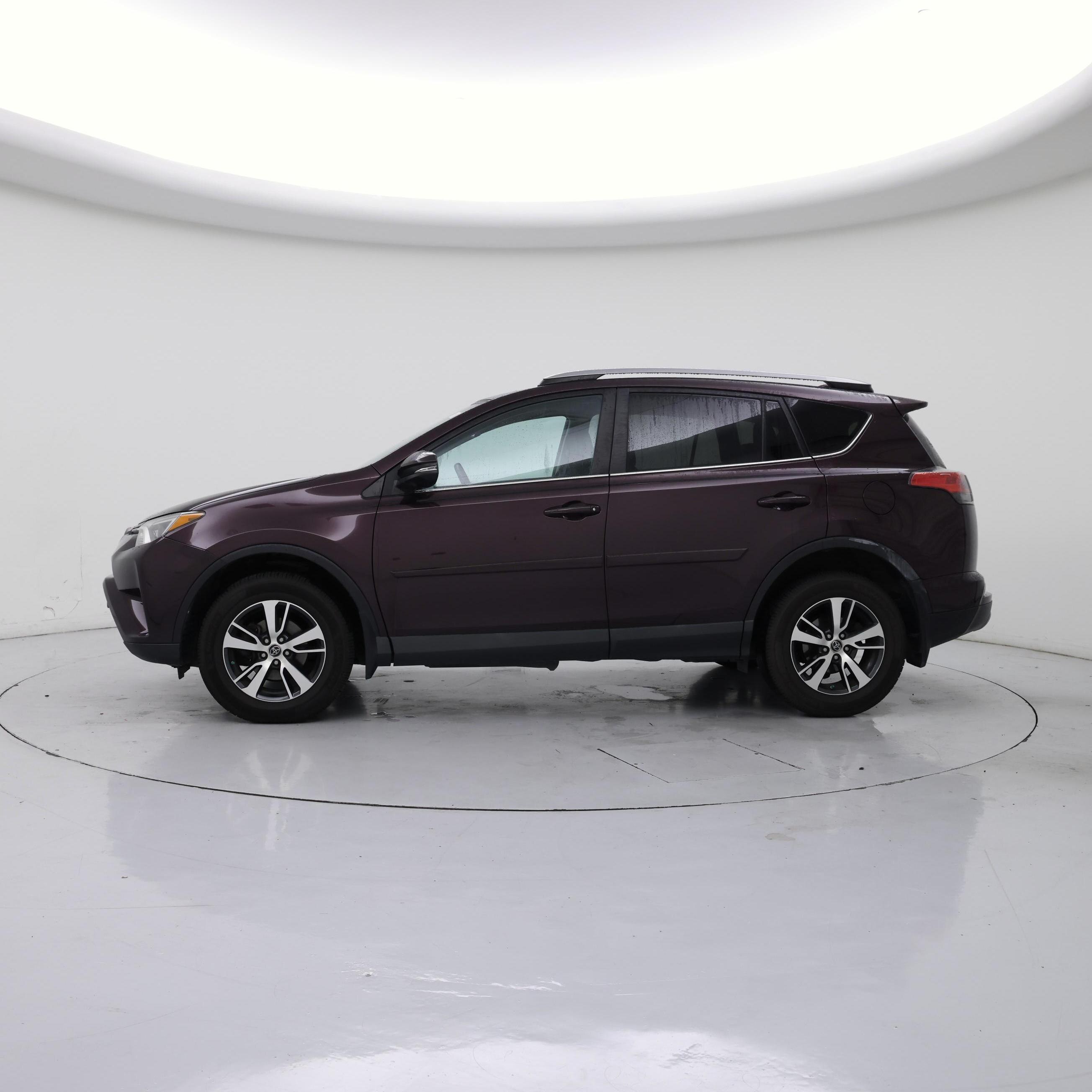 Thumbnail: 2018 Toyota RAV4 - 3