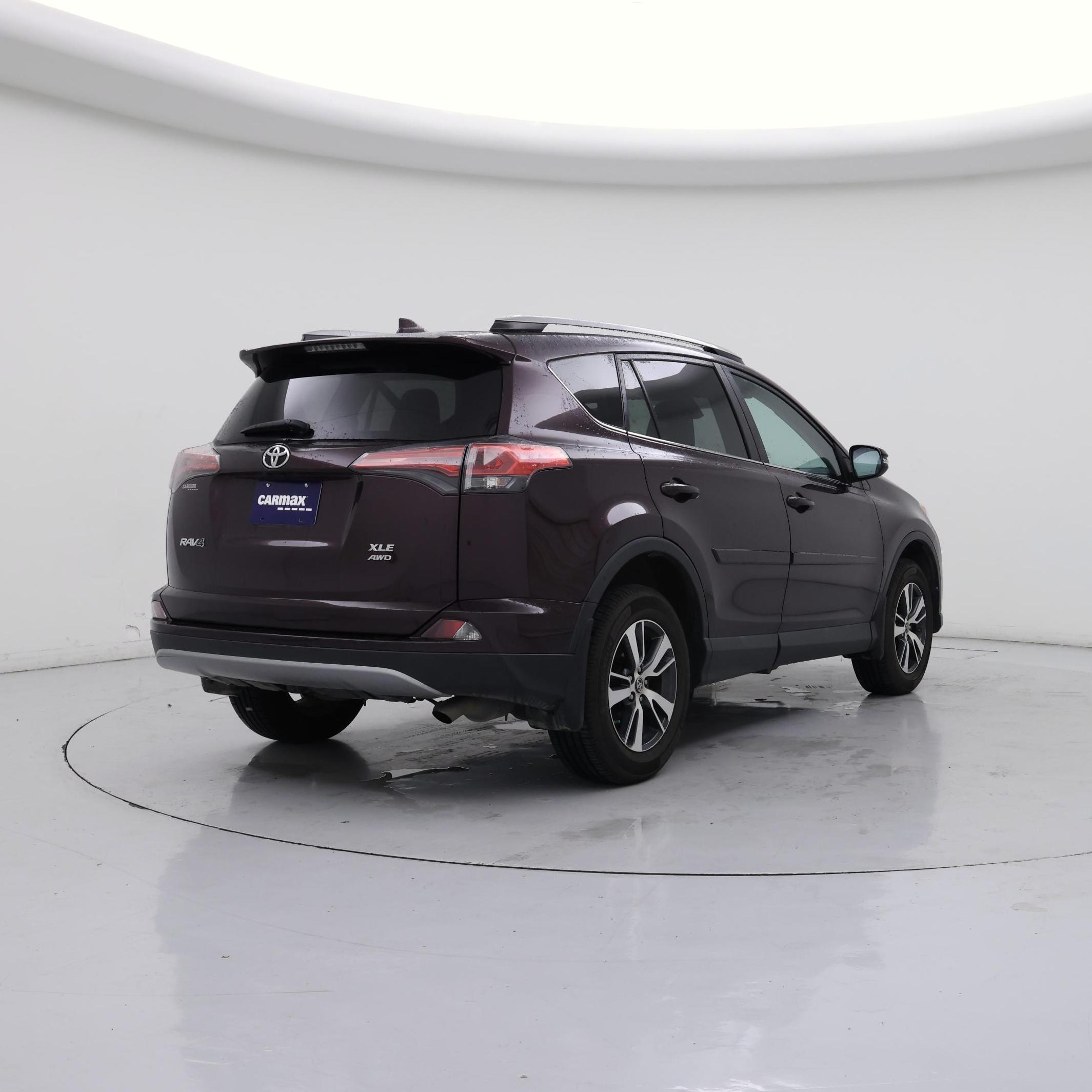 Thumbnail: 2018 Toyota RAV4 - 8