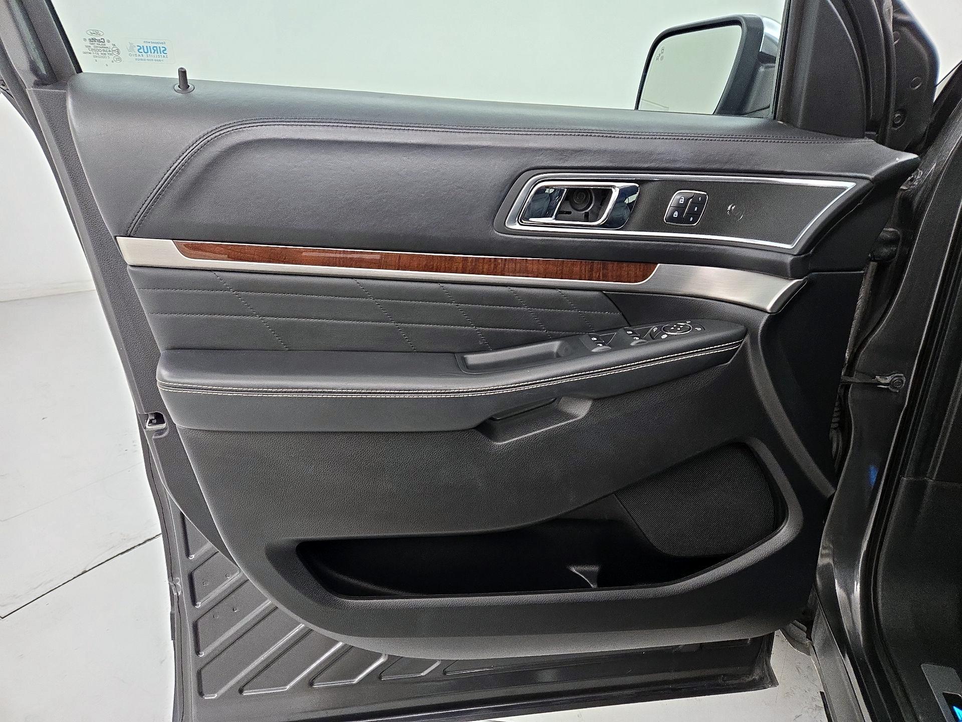 Thumbnail: 2016 Ford Explorer - 12