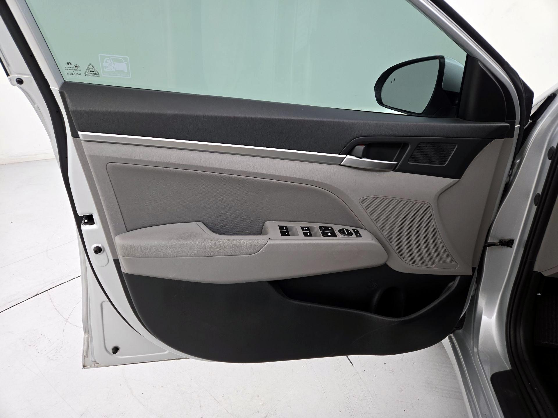 Thumbnail: 2019 Hyundai Elantra - 12