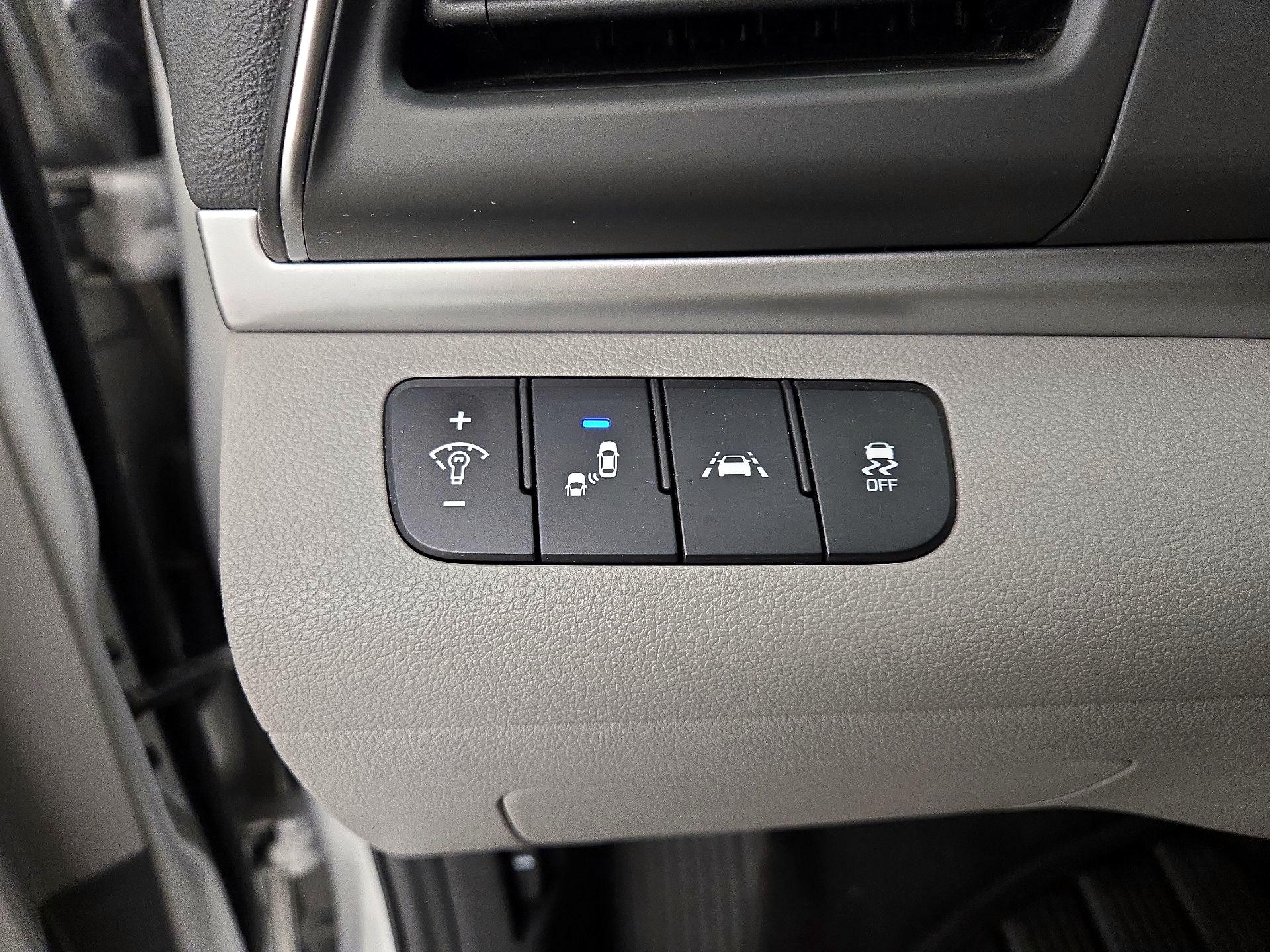 Thumbnail: 2019 Hyundai Elantra - 13