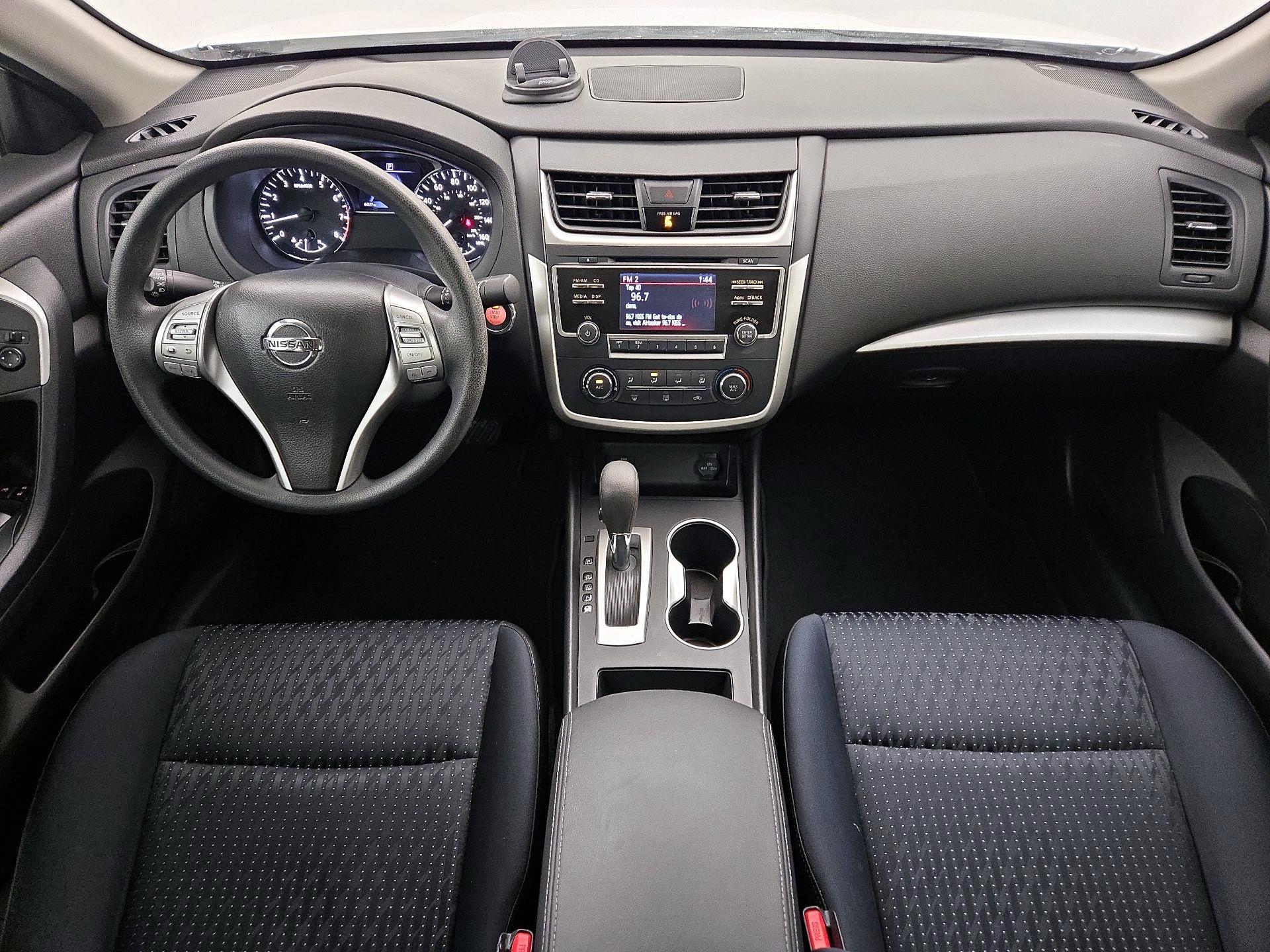 Thumbnail: 2016 Nissan Altima - 9