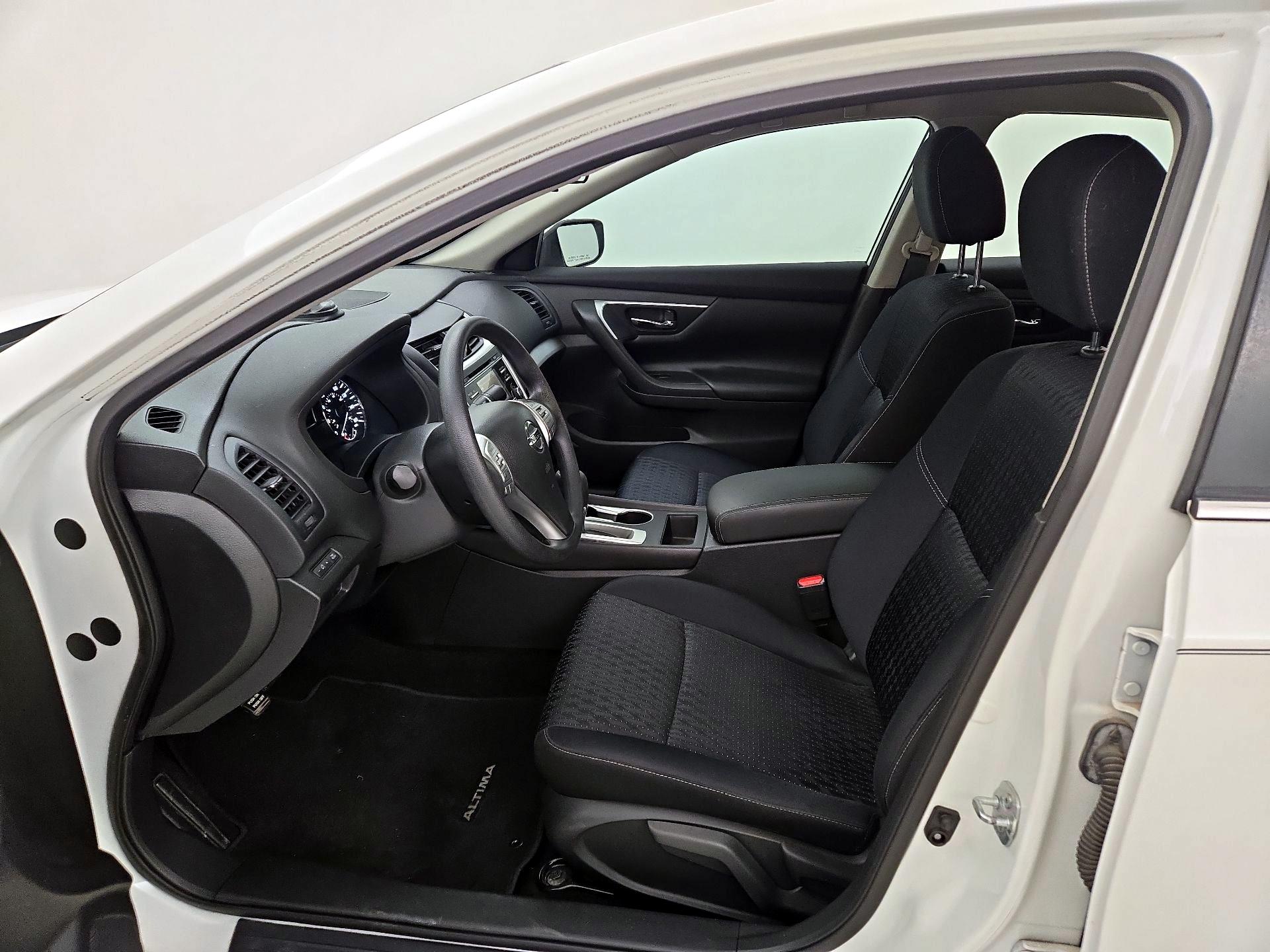 Thumbnail: 2016 Nissan Altima - 11