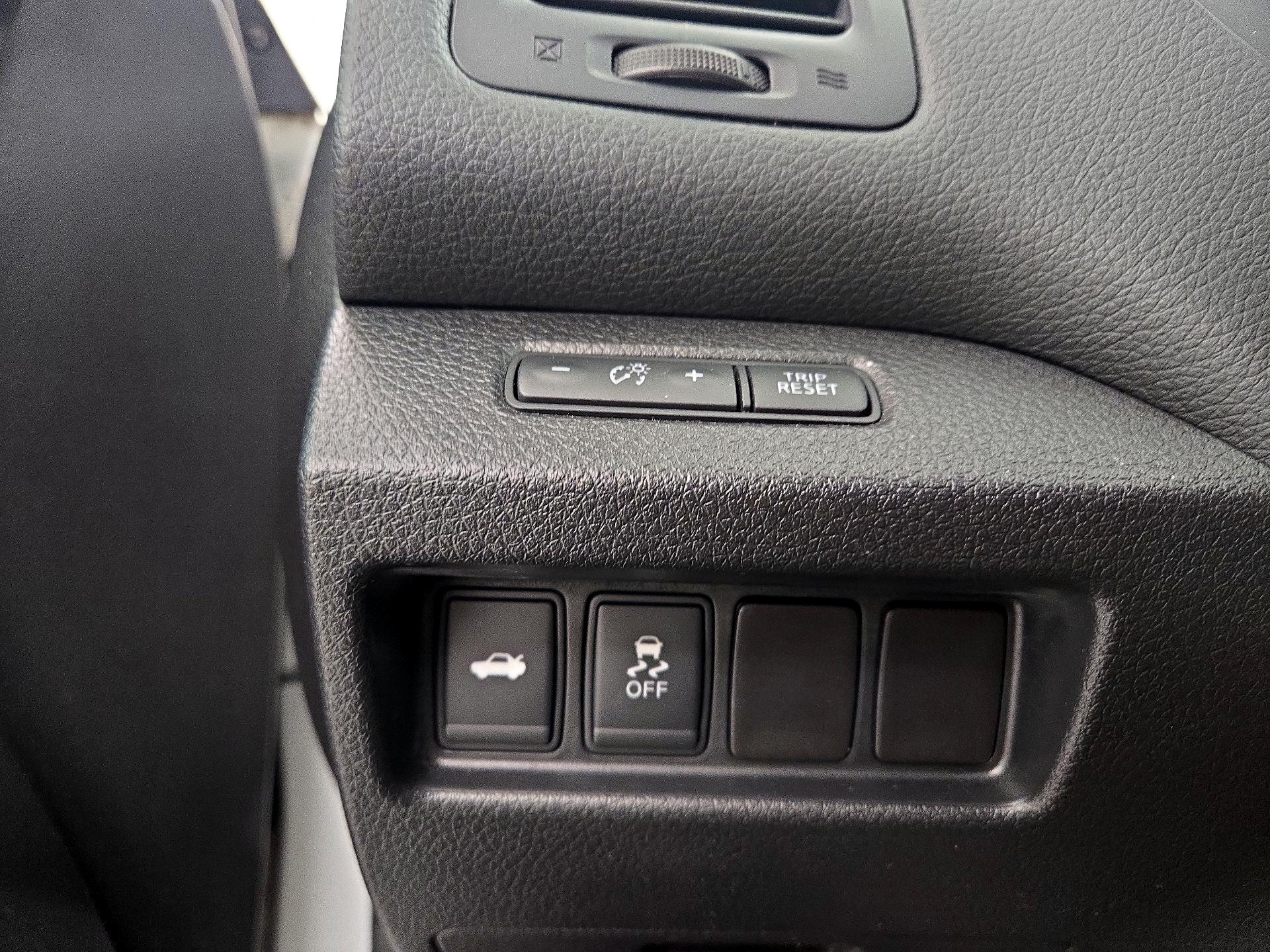 Thumbnail: 2016 Nissan Altima - 13