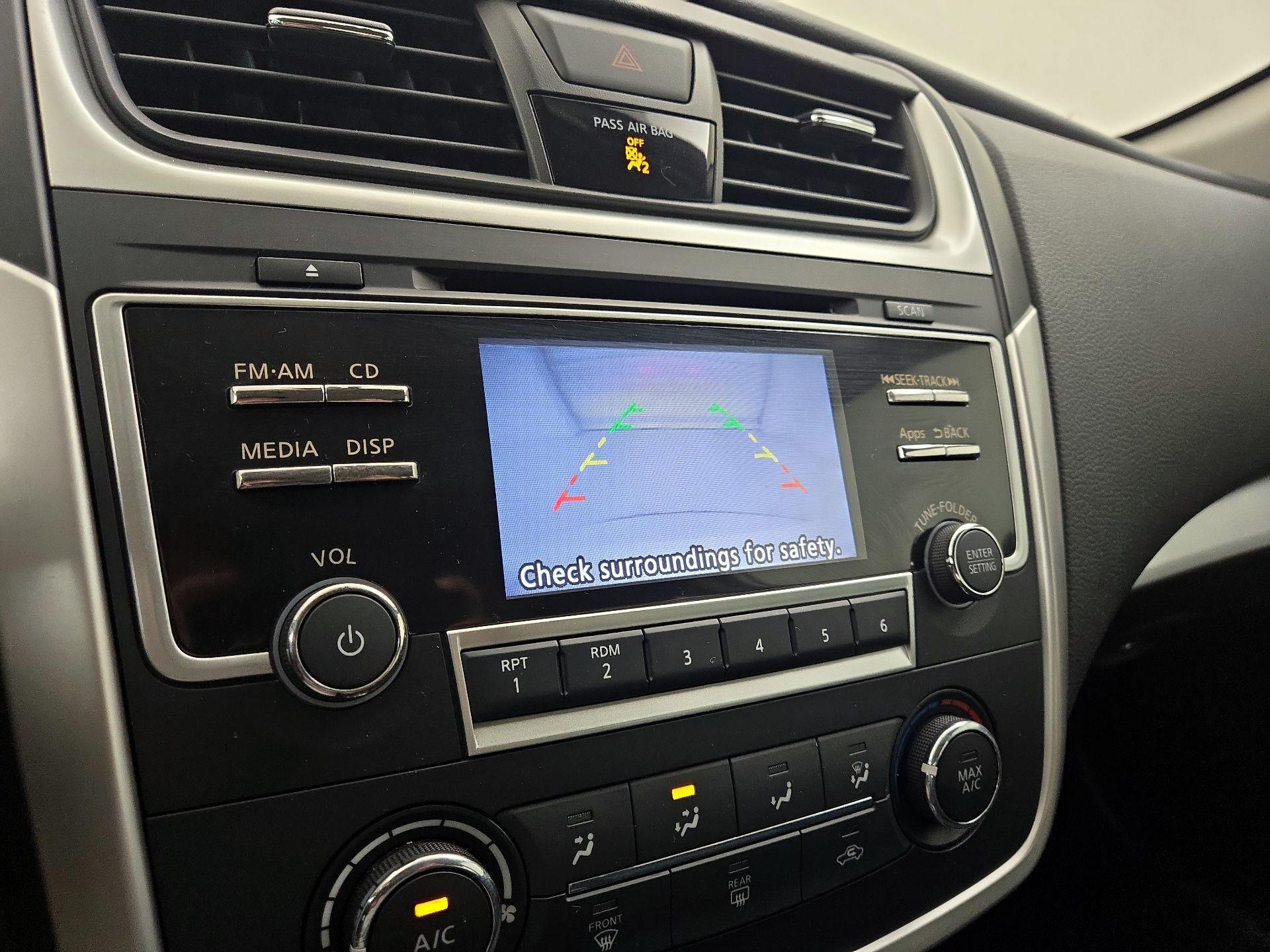 Thumbnail: 2016 Nissan Altima - 14