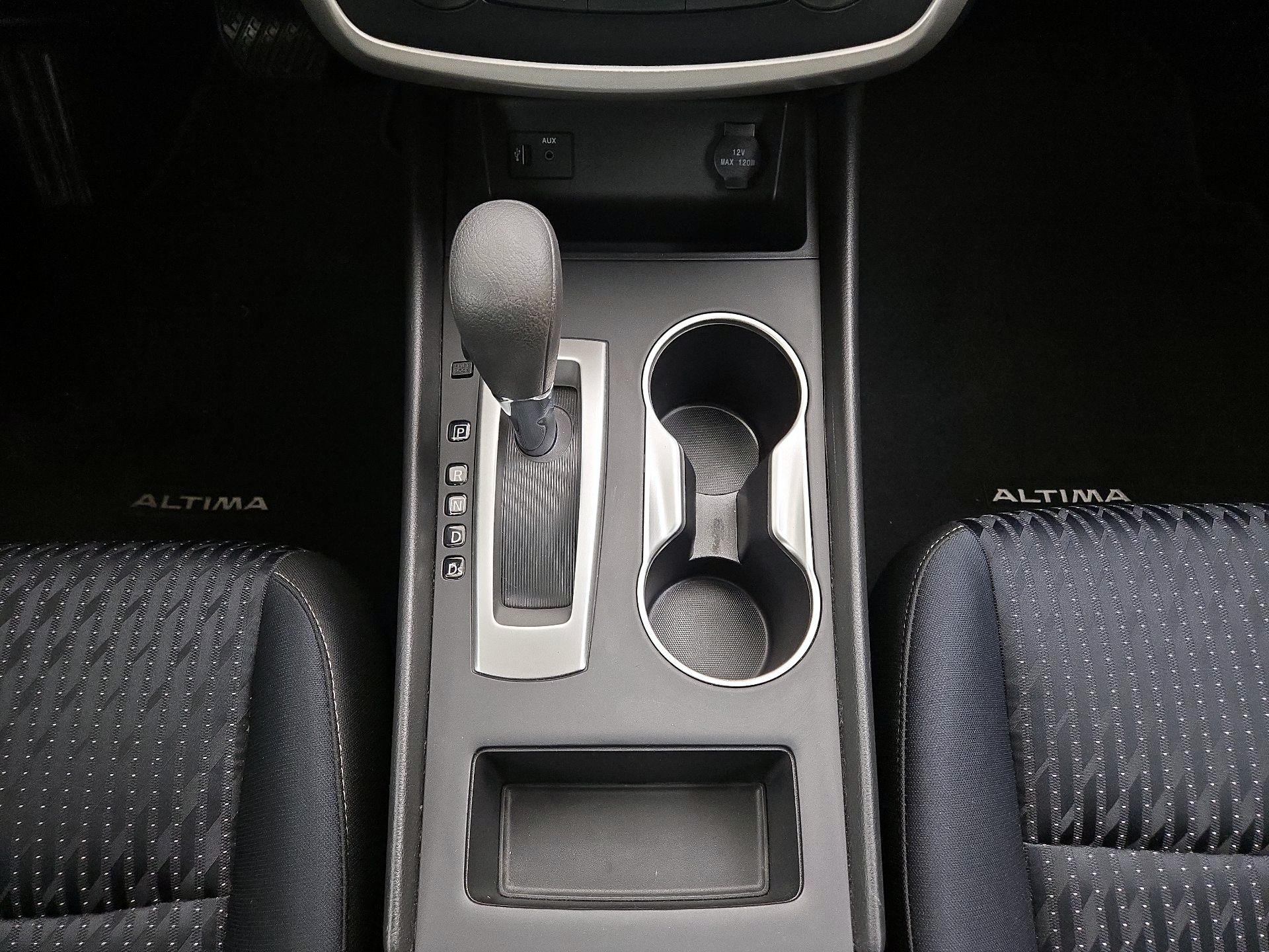 Thumbnail: 2016 Nissan Altima - 17