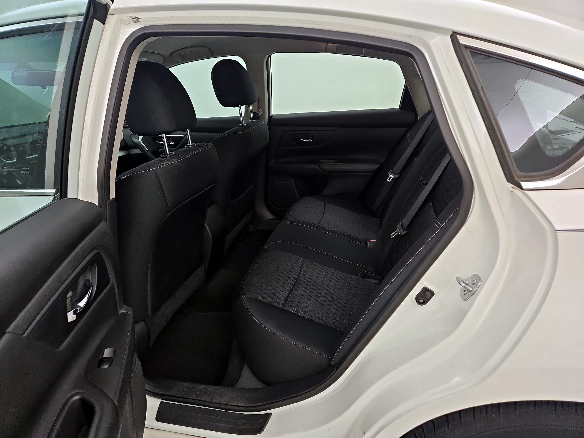 Thumbnail: 2016 Nissan Altima - 19