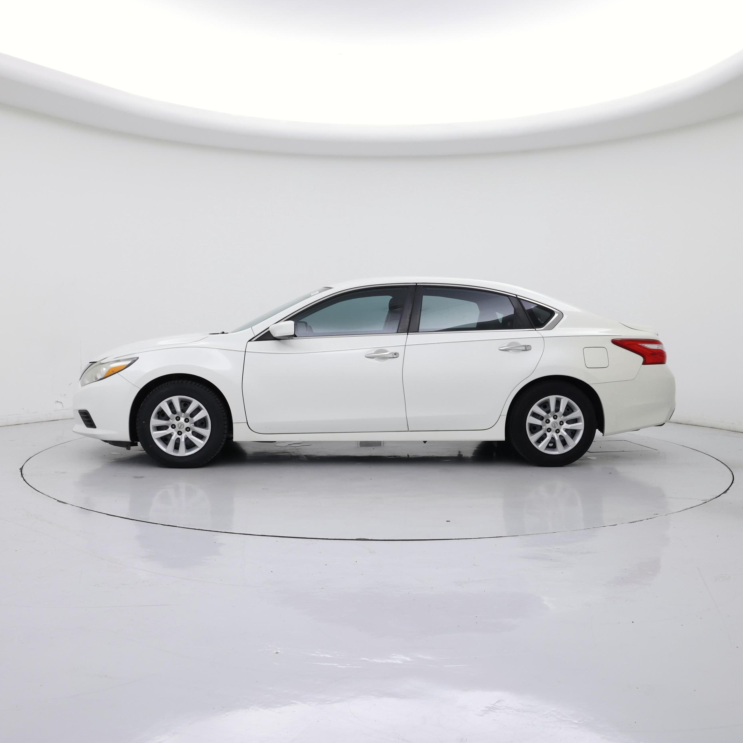 Thumbnail: 2016 Nissan Altima - 3