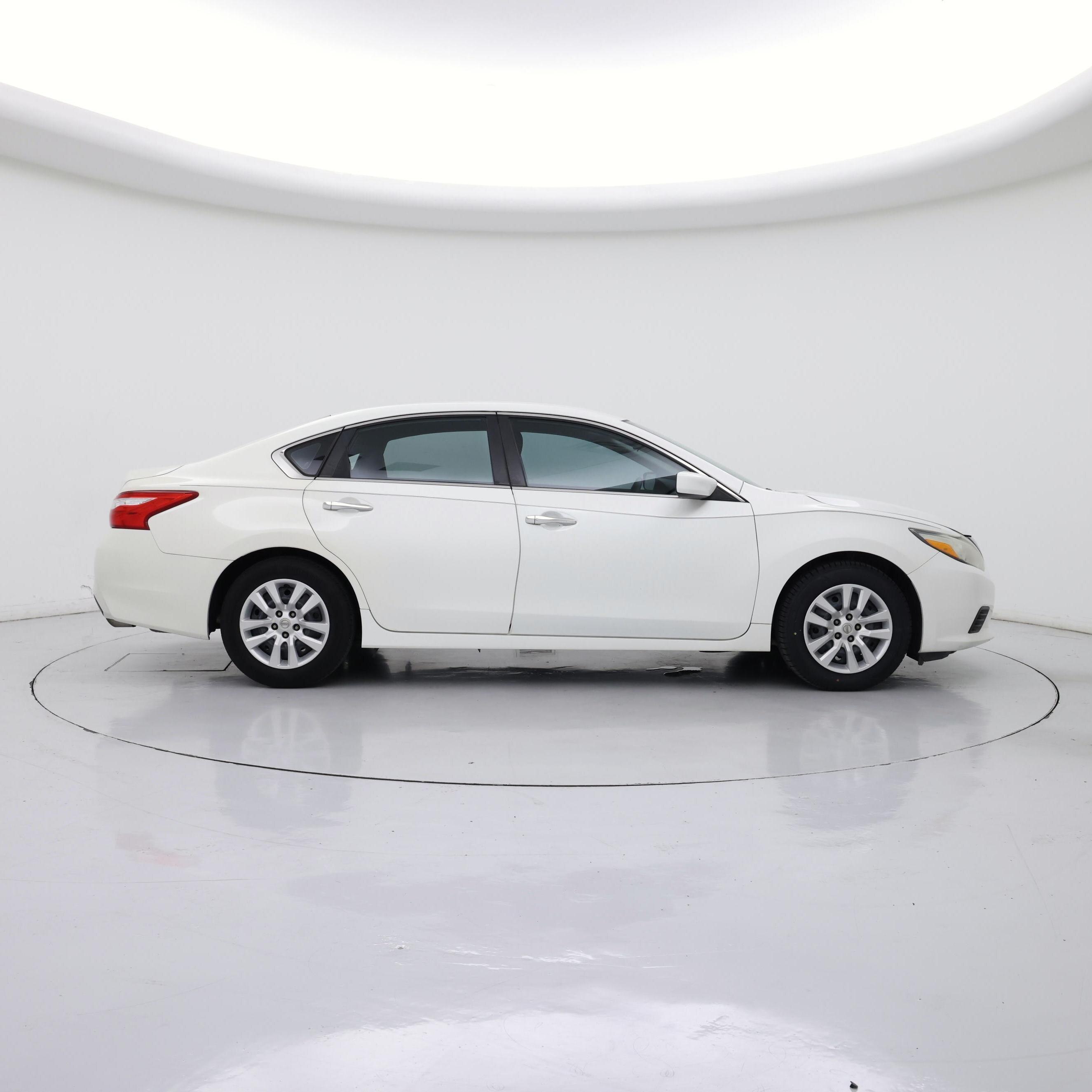 Thumbnail: 2016 Nissan Altima - 7