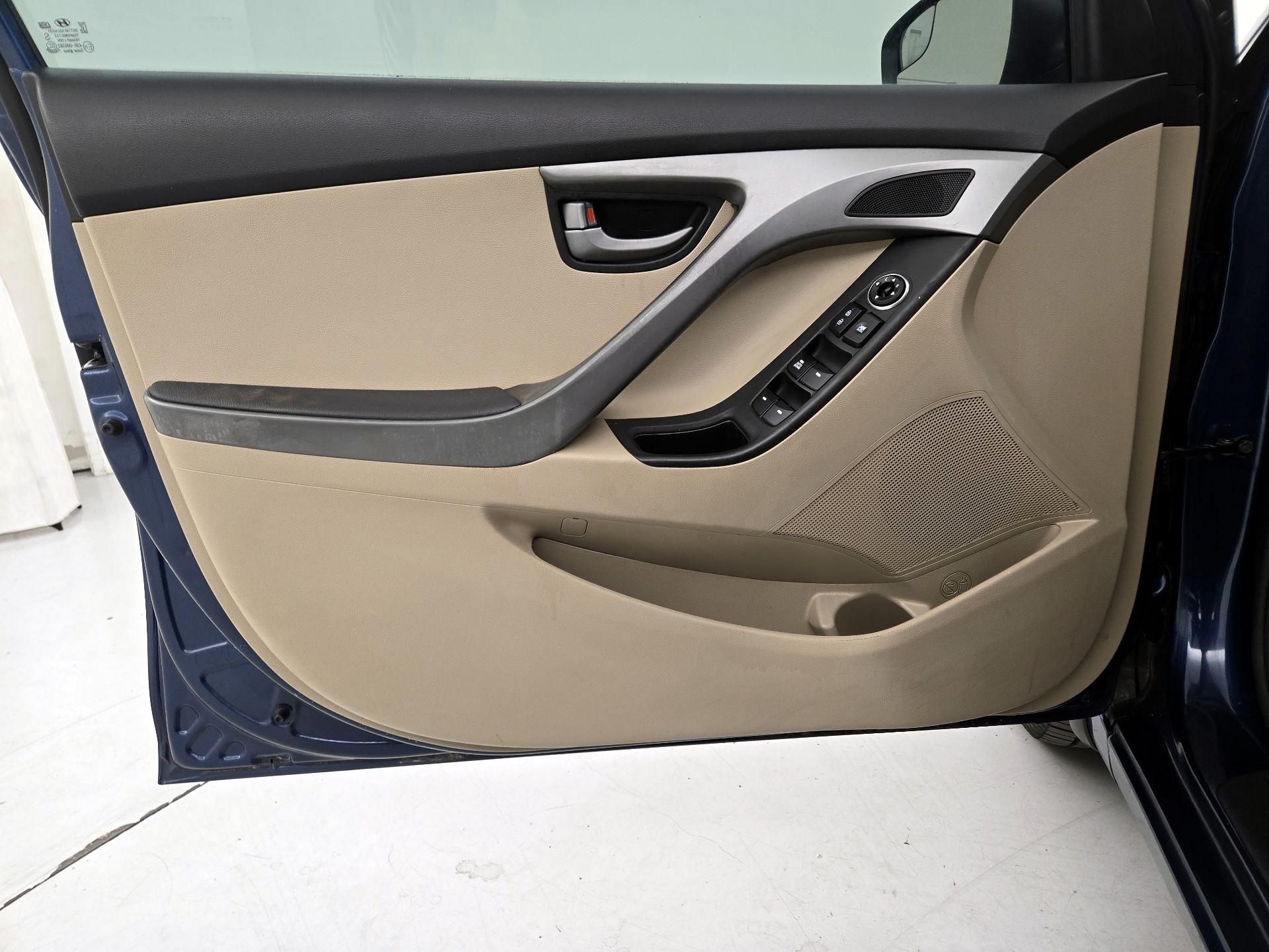 Thumbnail: 2015 Hyundai Elantra - 12