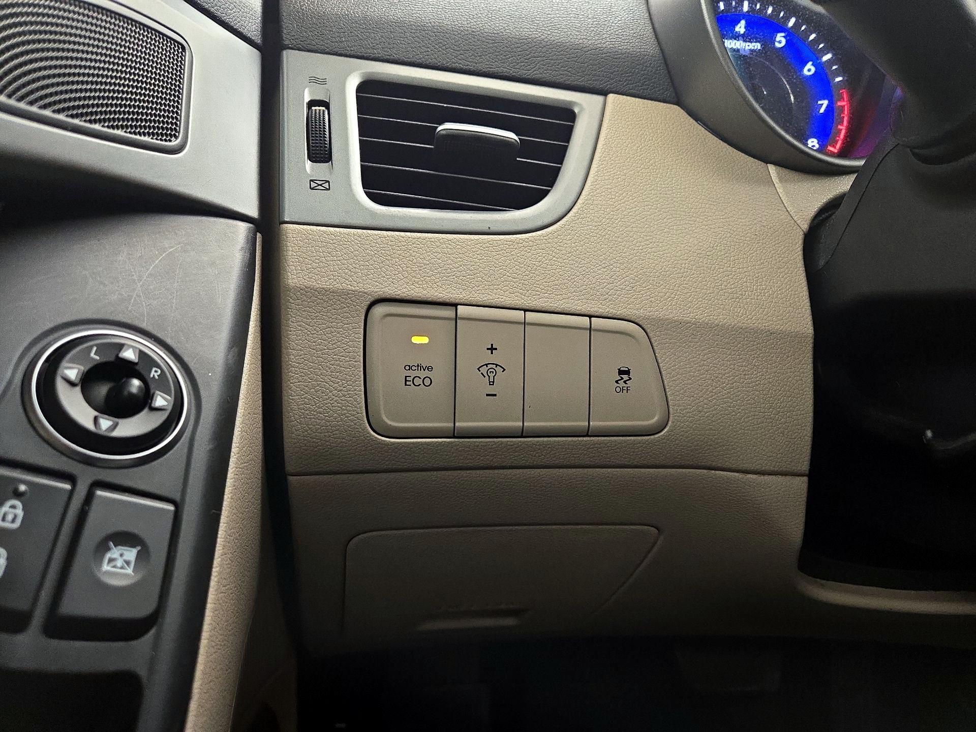 Thumbnail: 2015 Hyundai Elantra - 13