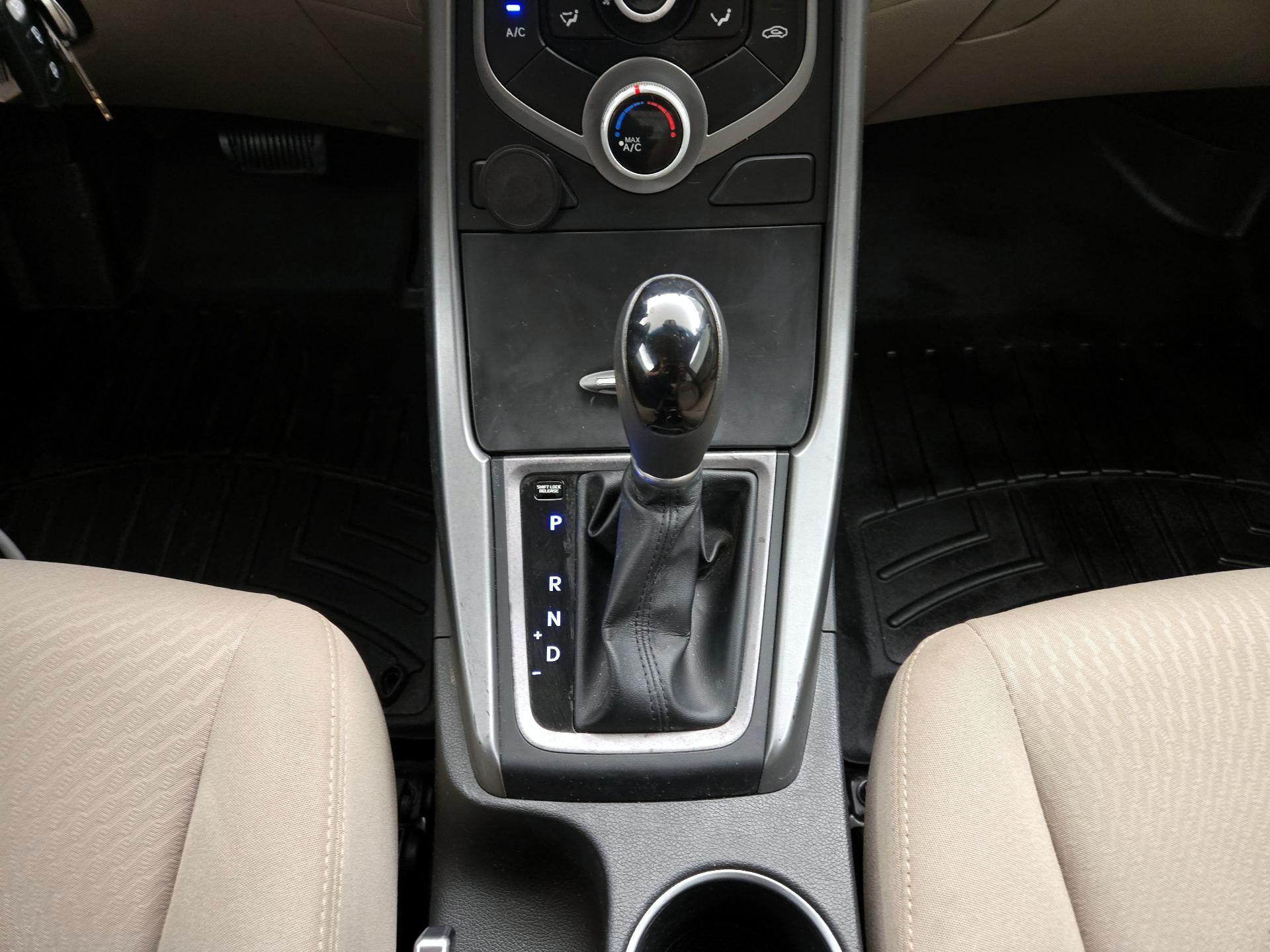 Thumbnail: 2015 Hyundai Elantra - 16