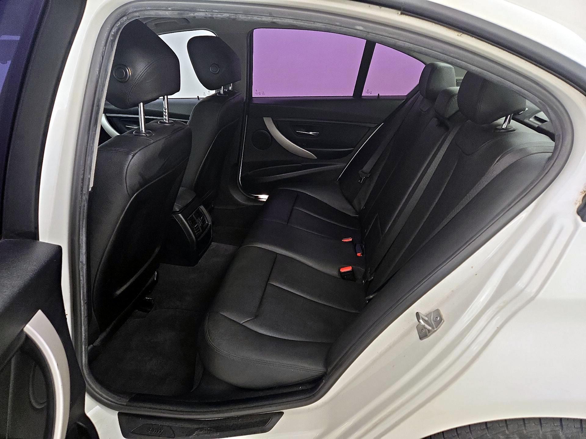 Thumbnail: 2016 BMW 3 Series - 18