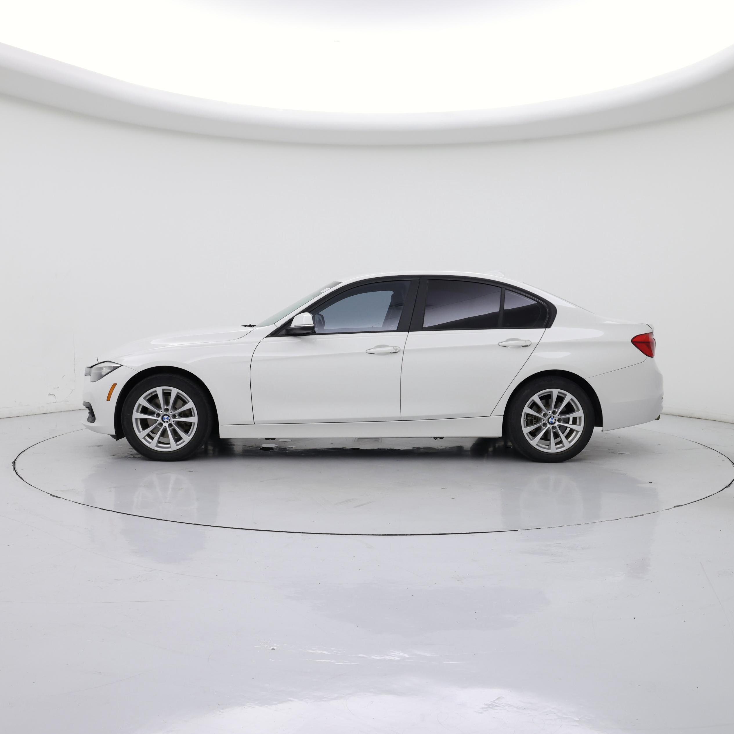 Thumbnail: 2016 BMW 3 Series - 3