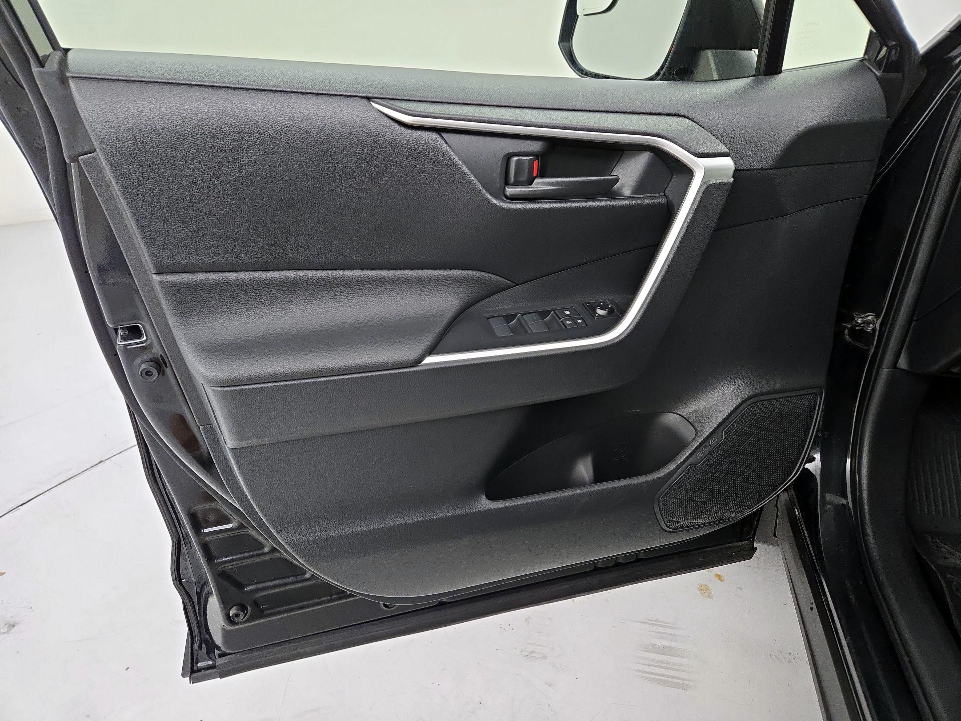 Thumbnail: 2022 Toyota RAV4 - 12