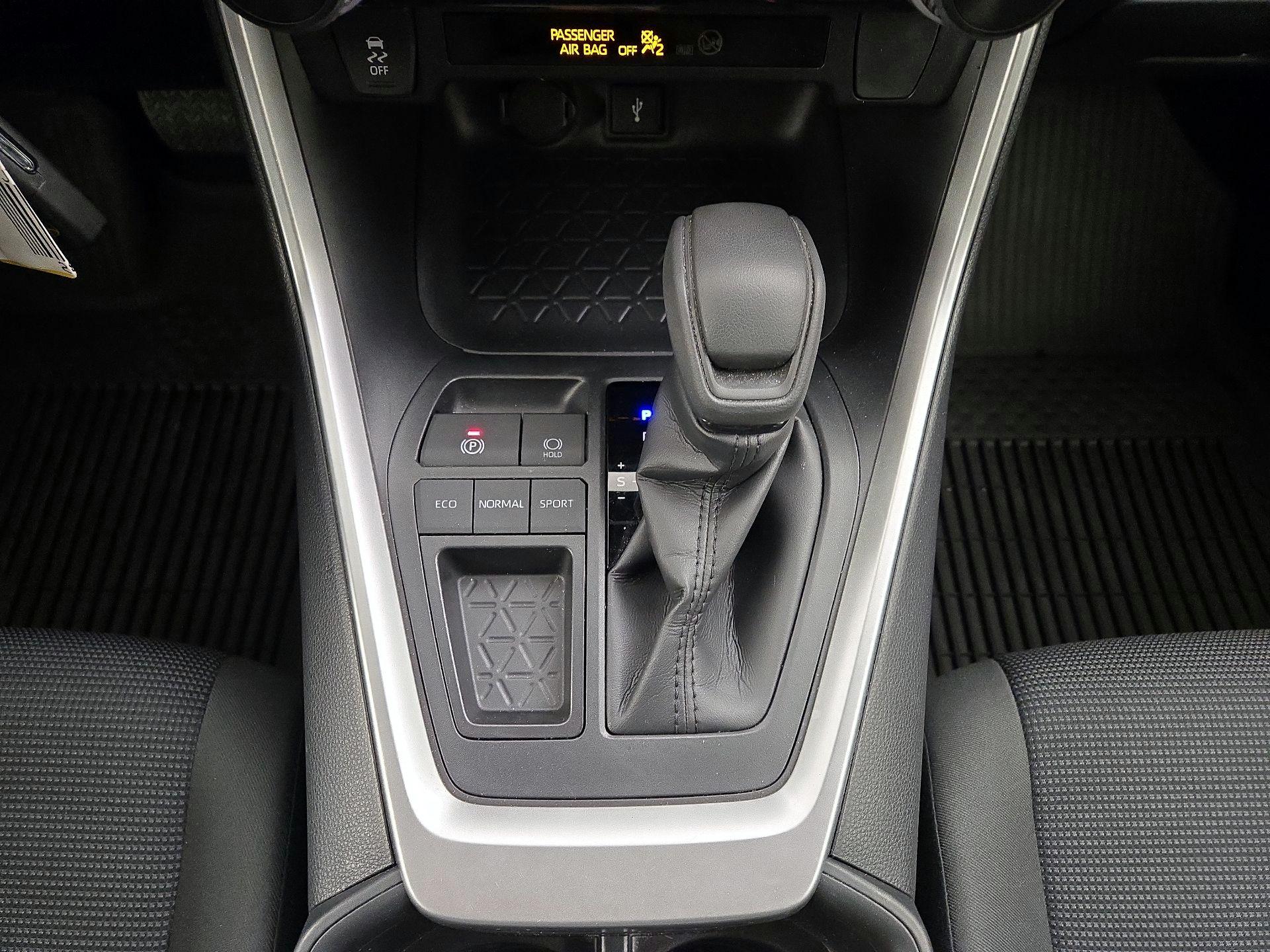 Thumbnail: 2022 Toyota RAV4 - 17