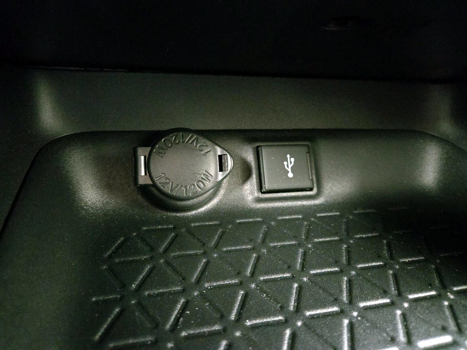 Thumbnail: 2022 Toyota RAV4 - 18