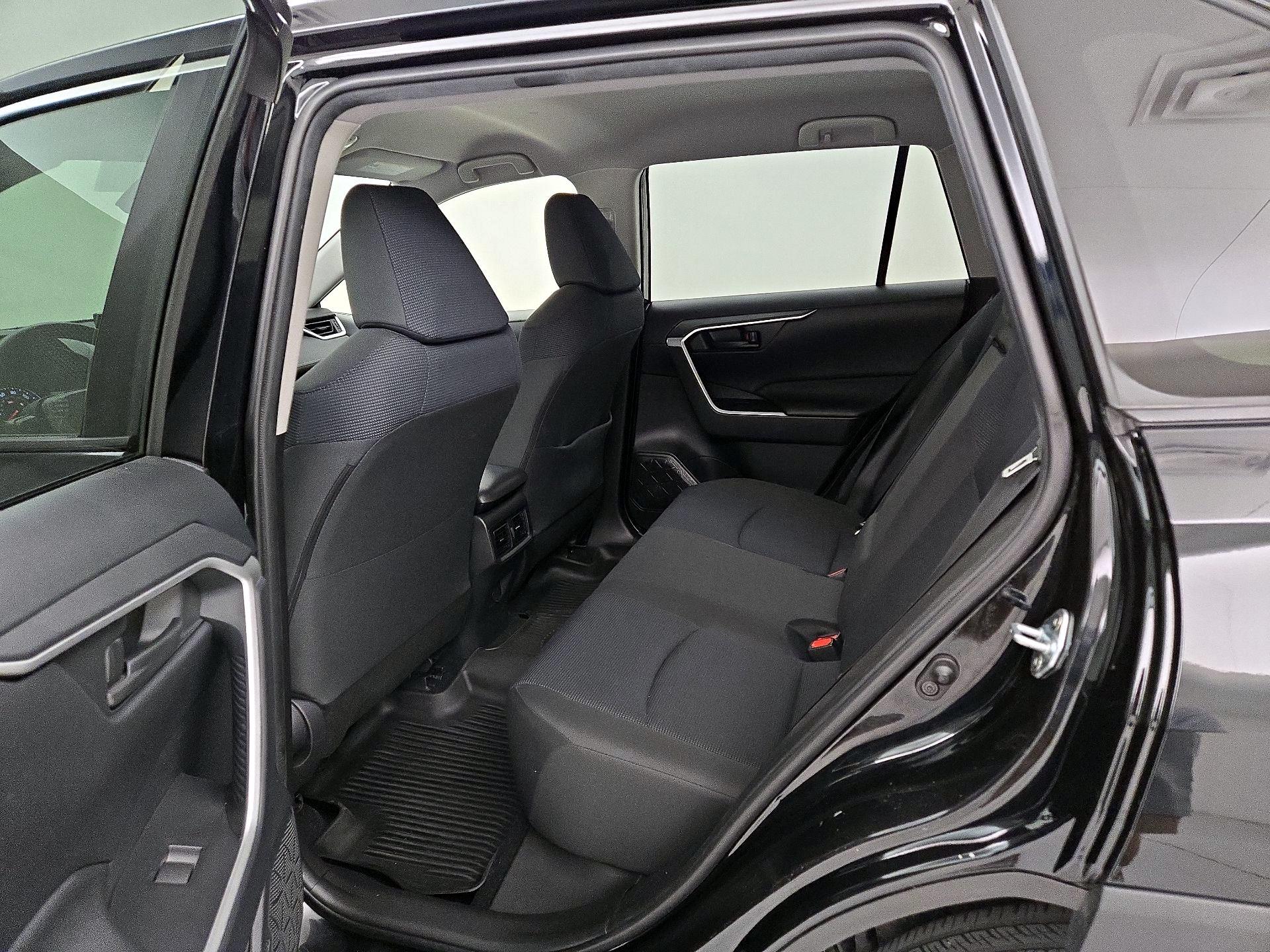 Thumbnail: 2022 Toyota RAV4 - 19