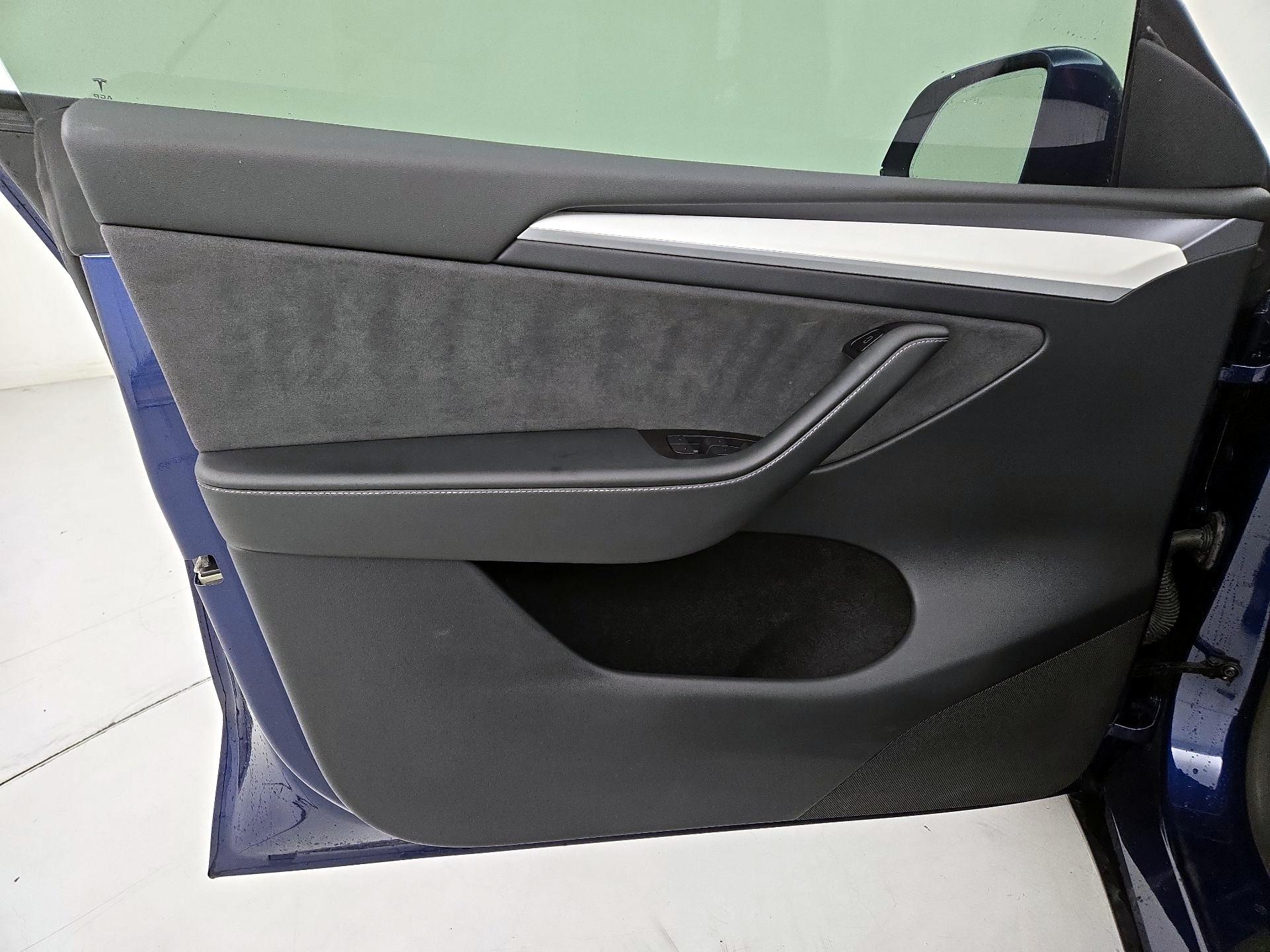 Thumbnail: 2023 Tesla Model Y - 12