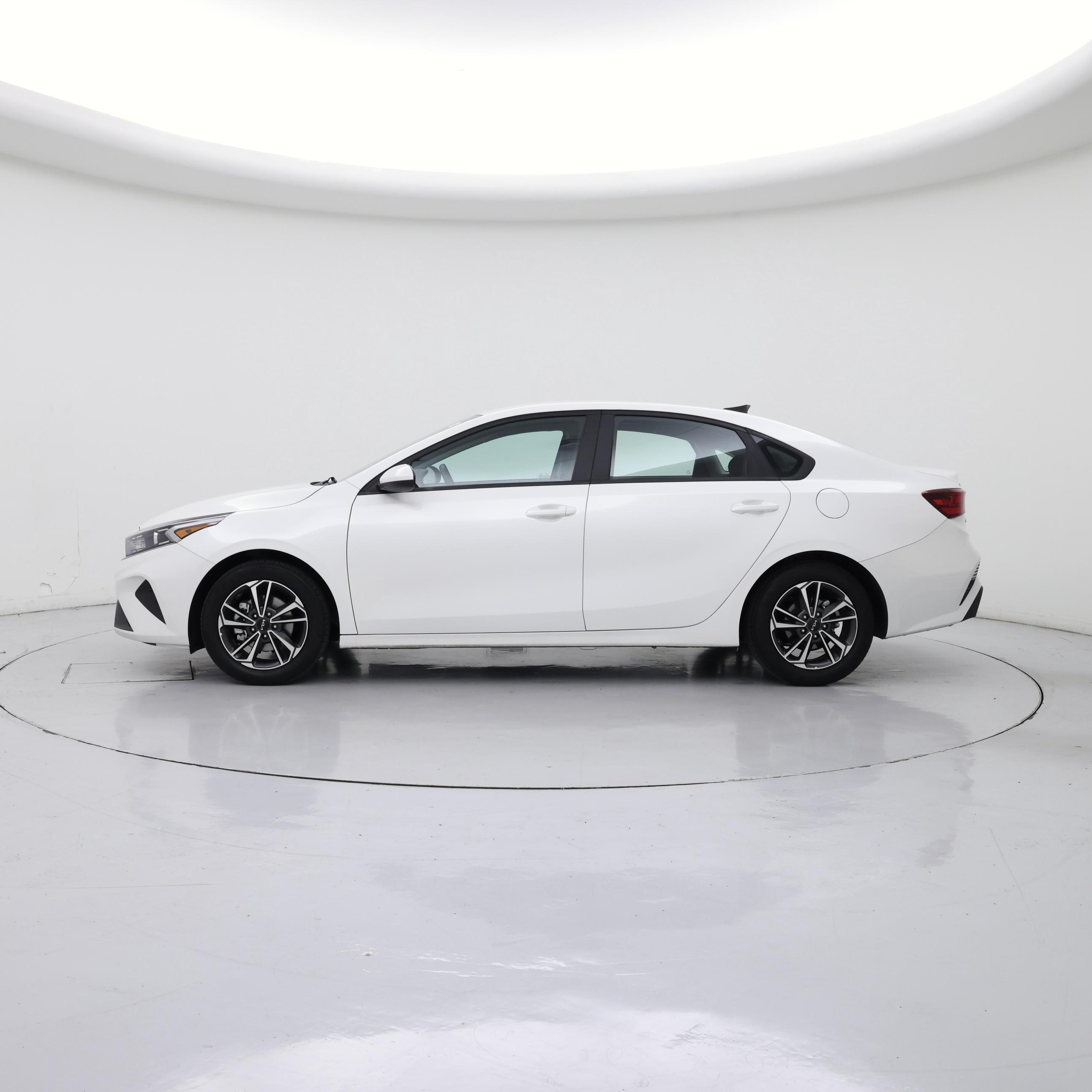 Thumbnail: 2024 Kia Forte - 3