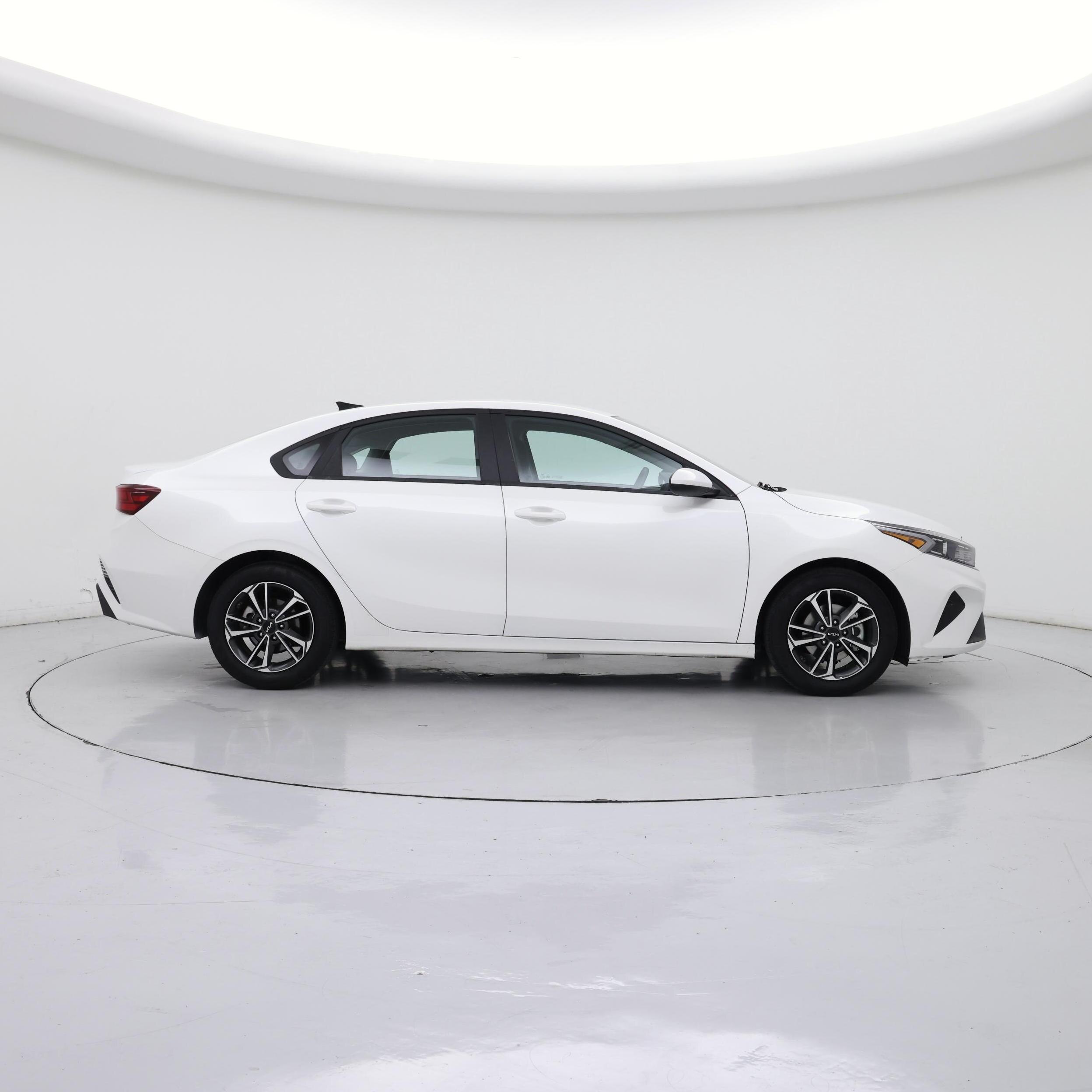 Thumbnail: 2024 Kia Forte - 7