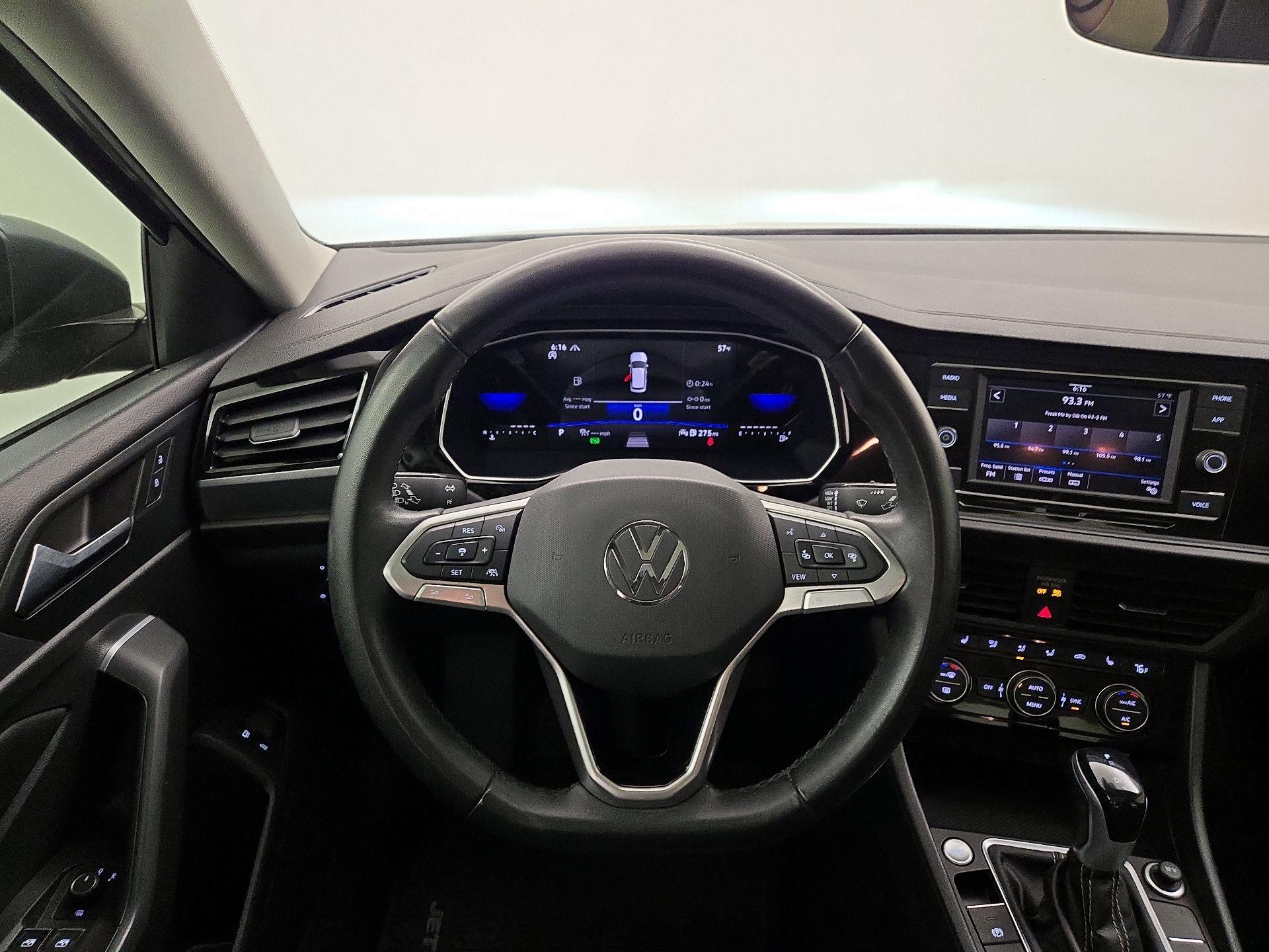 Thumbnail: 2023 Volkswagen Jetta - 10