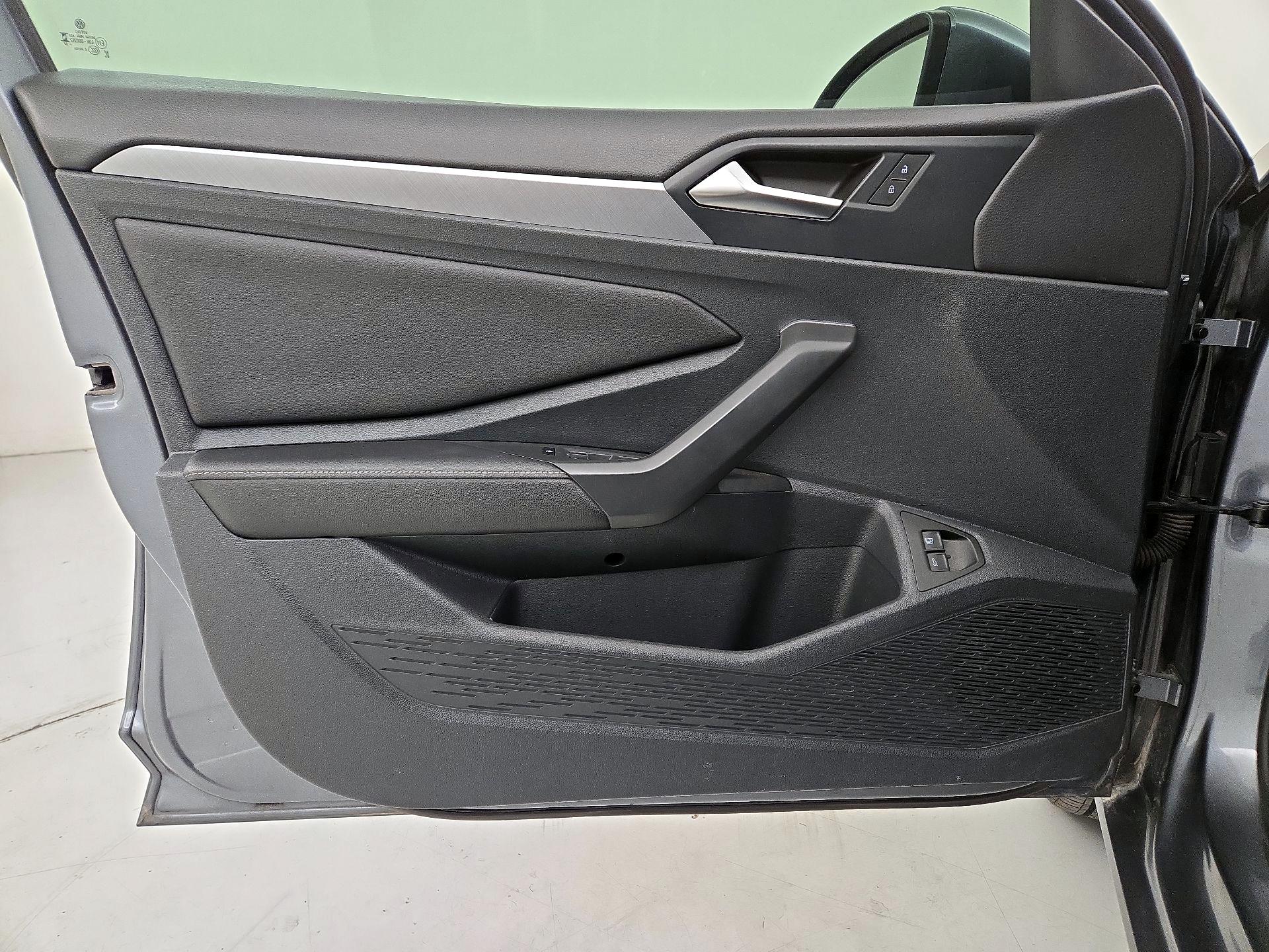 Thumbnail: 2023 Volkswagen Jetta - 12