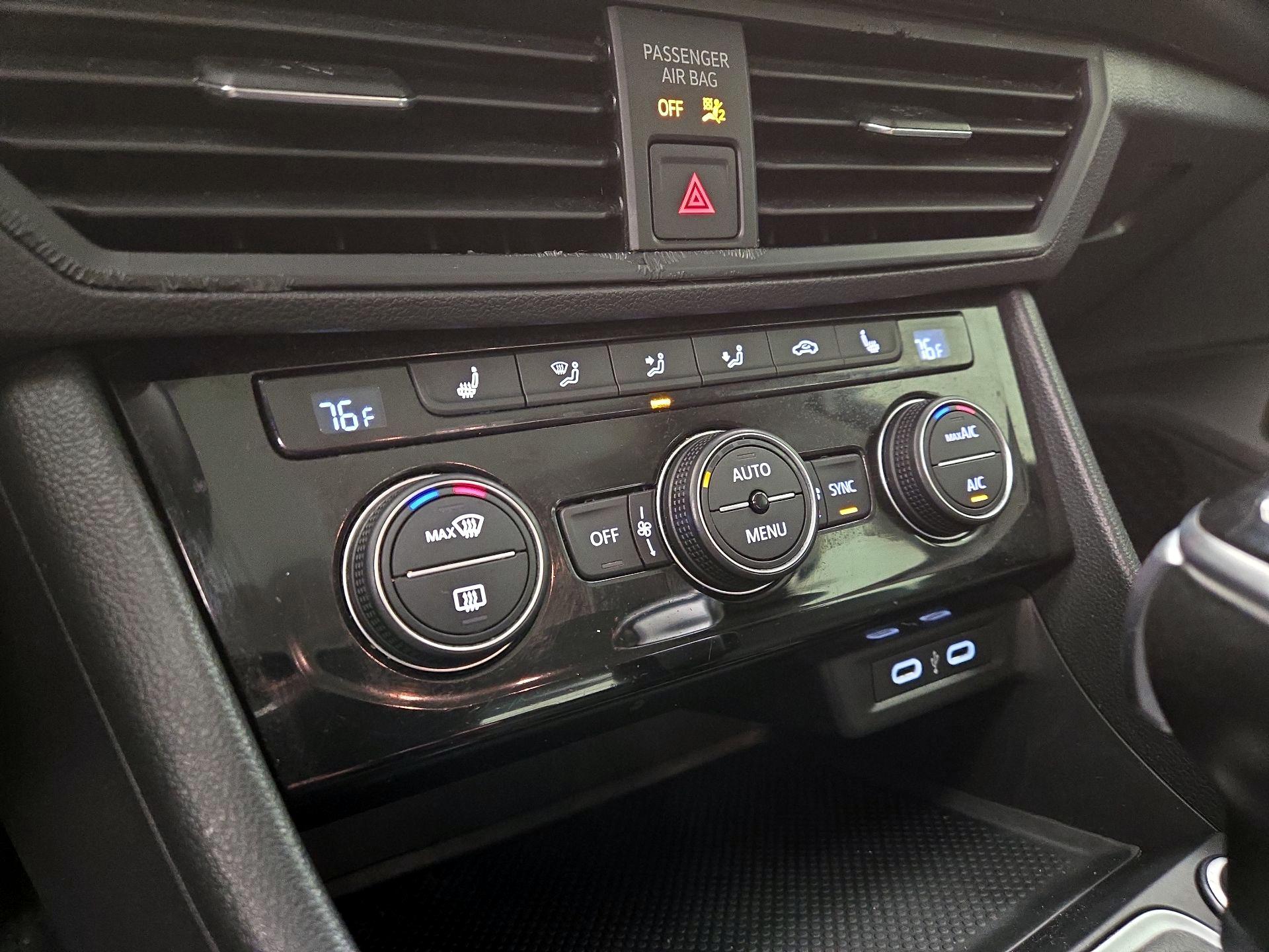 Thumbnail: 2023 Volkswagen Jetta - 16