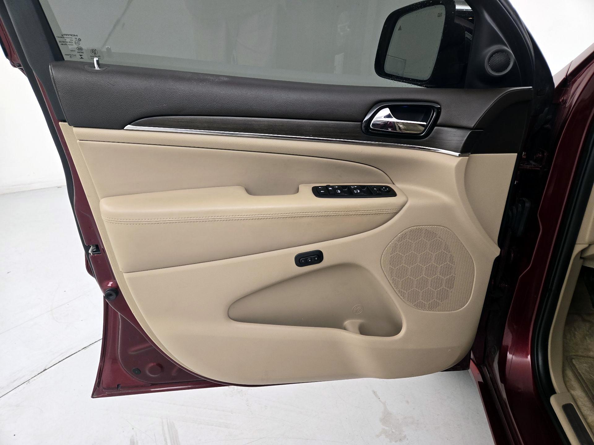 Thumbnail: 2019 Jeep Grand Cherokee - 12