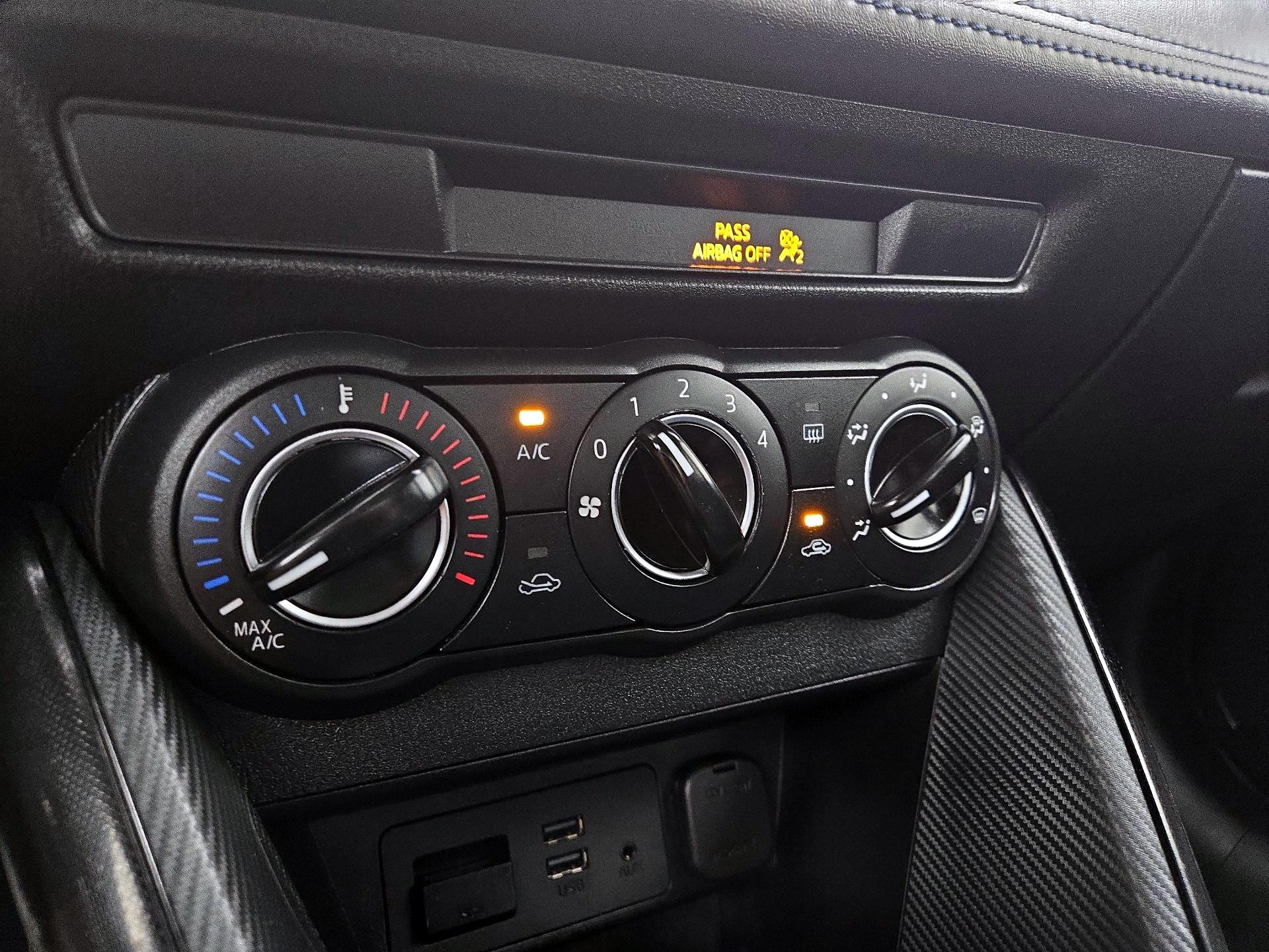 Thumbnail: 2018 Toyota Yaris iA - 16