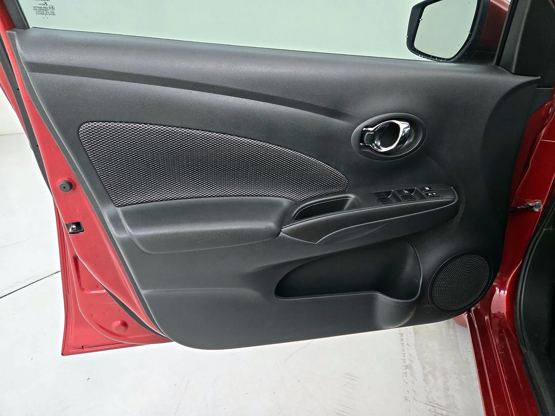 Thumbnail: 2018 Nissan Versa - 12