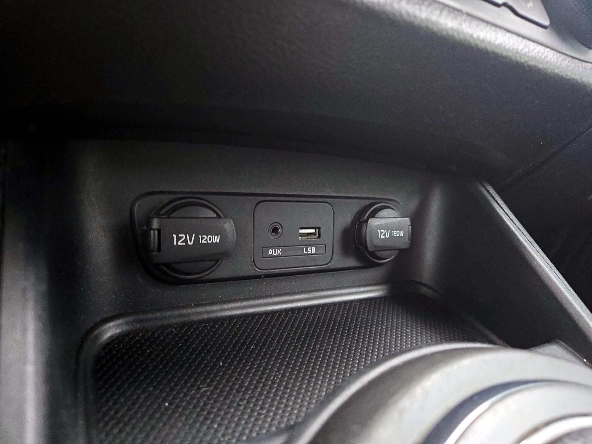 Thumbnail: 2015 Kia Sportage - 17